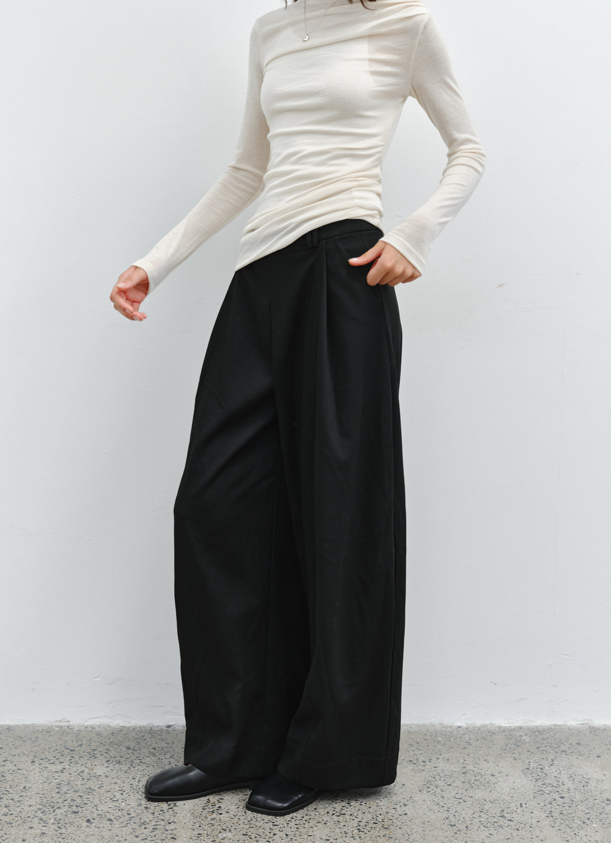 SHARP DRAPE WIDE SLACKS