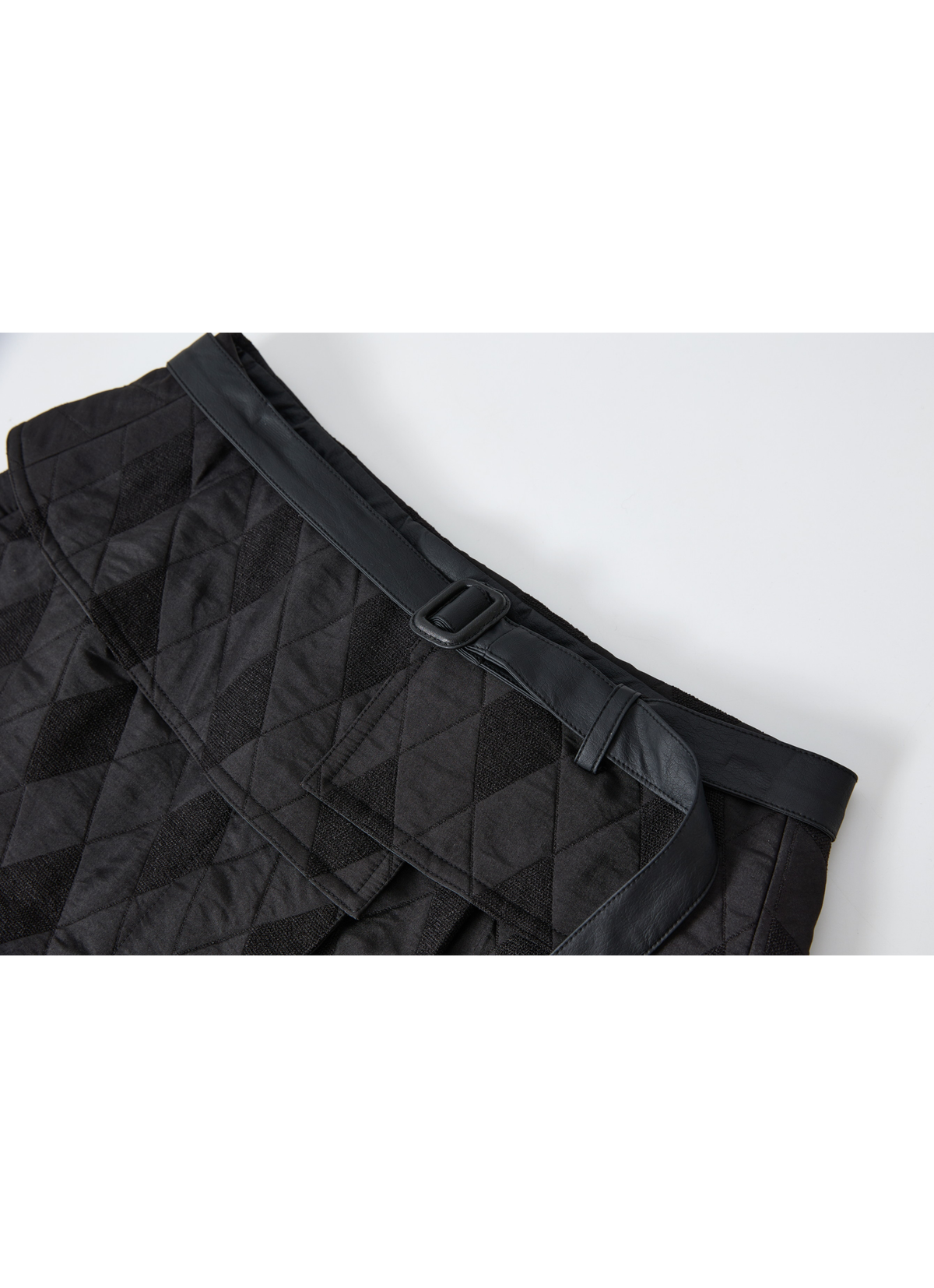 DIAMOND QUILTING SLIT SKIRT