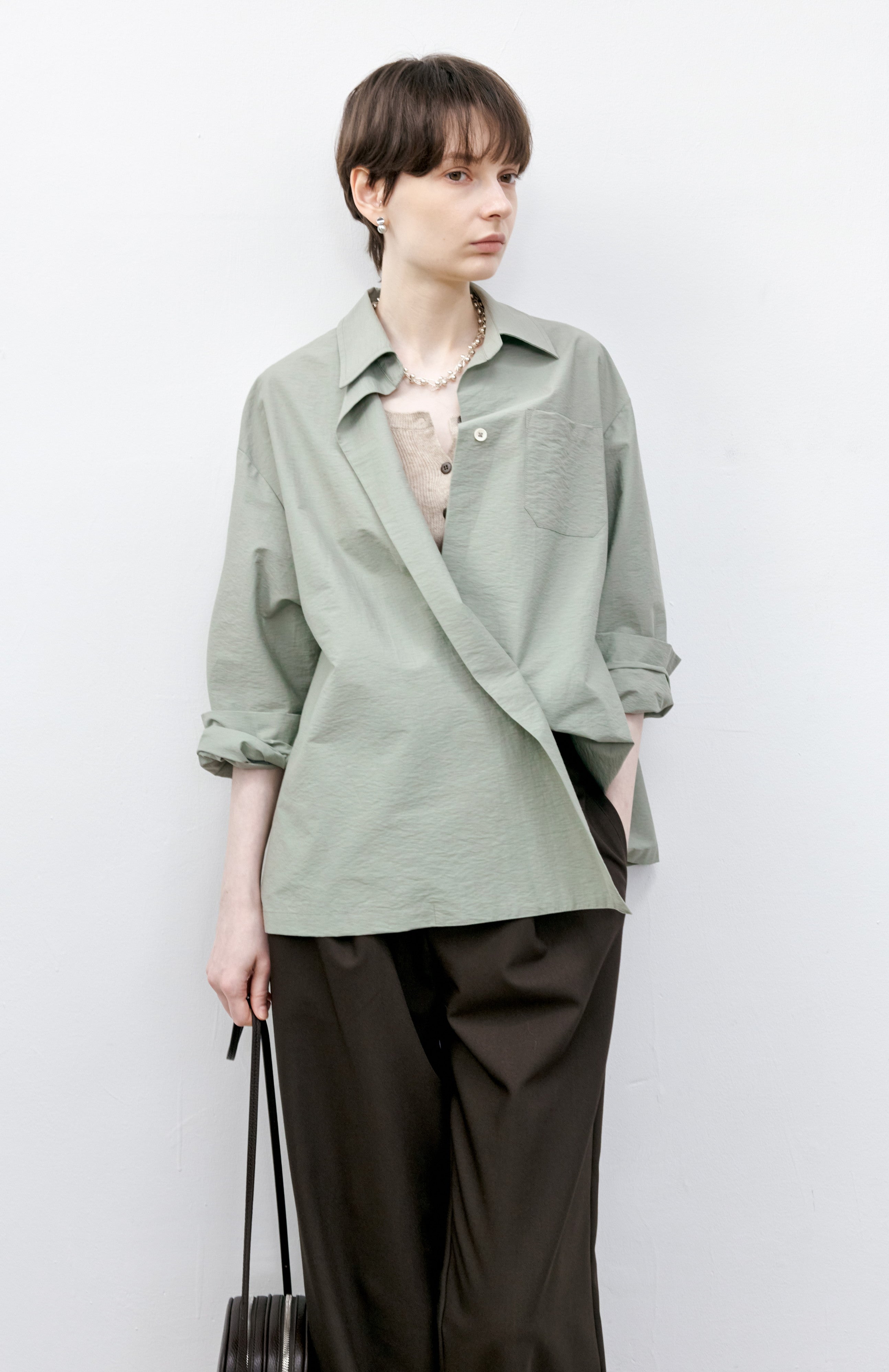 ASYMMETRIC WRINKLE COLOR SHIRT