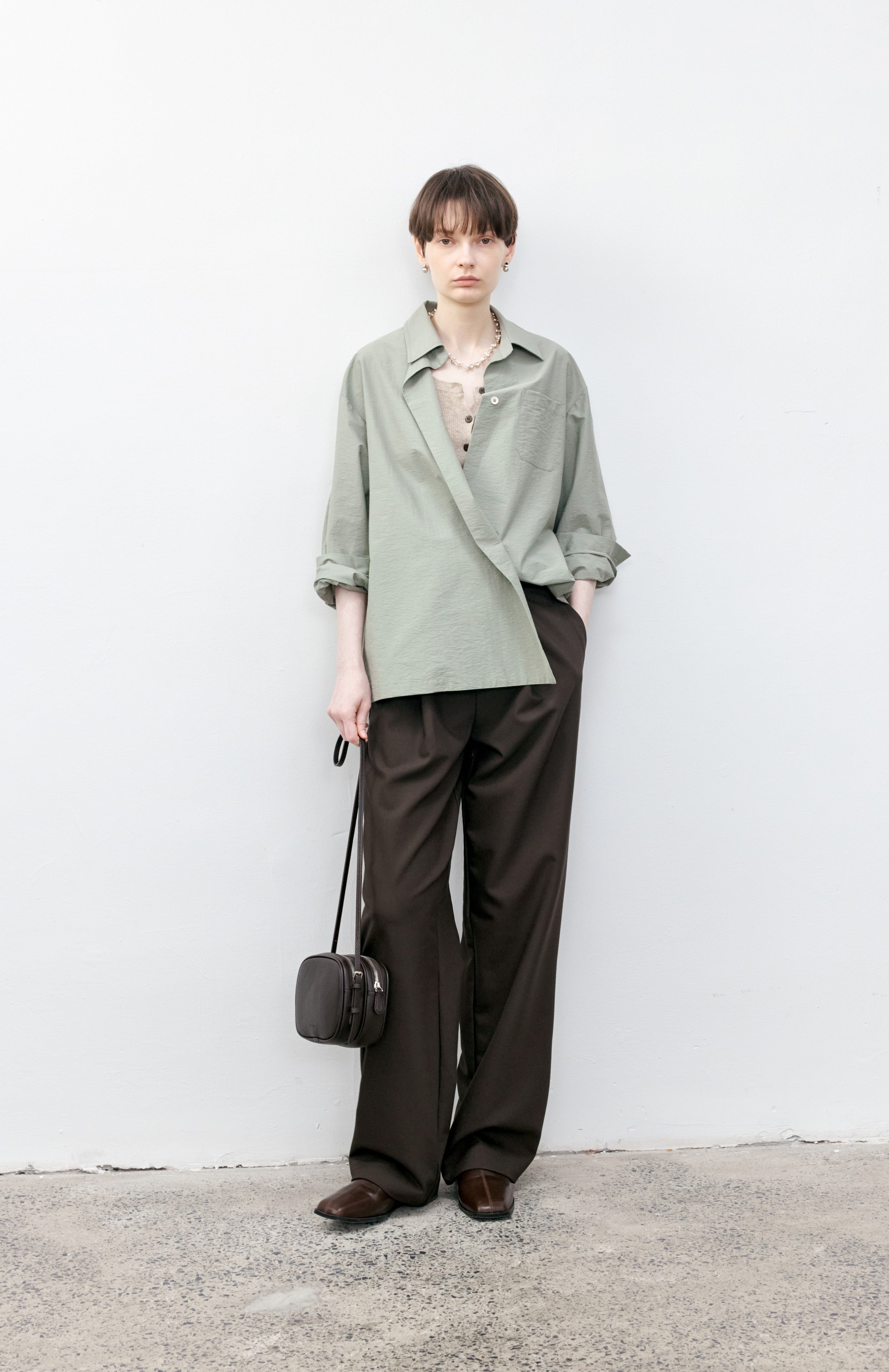 ASYMMETRIC WRINKLE COLOR SHIRT