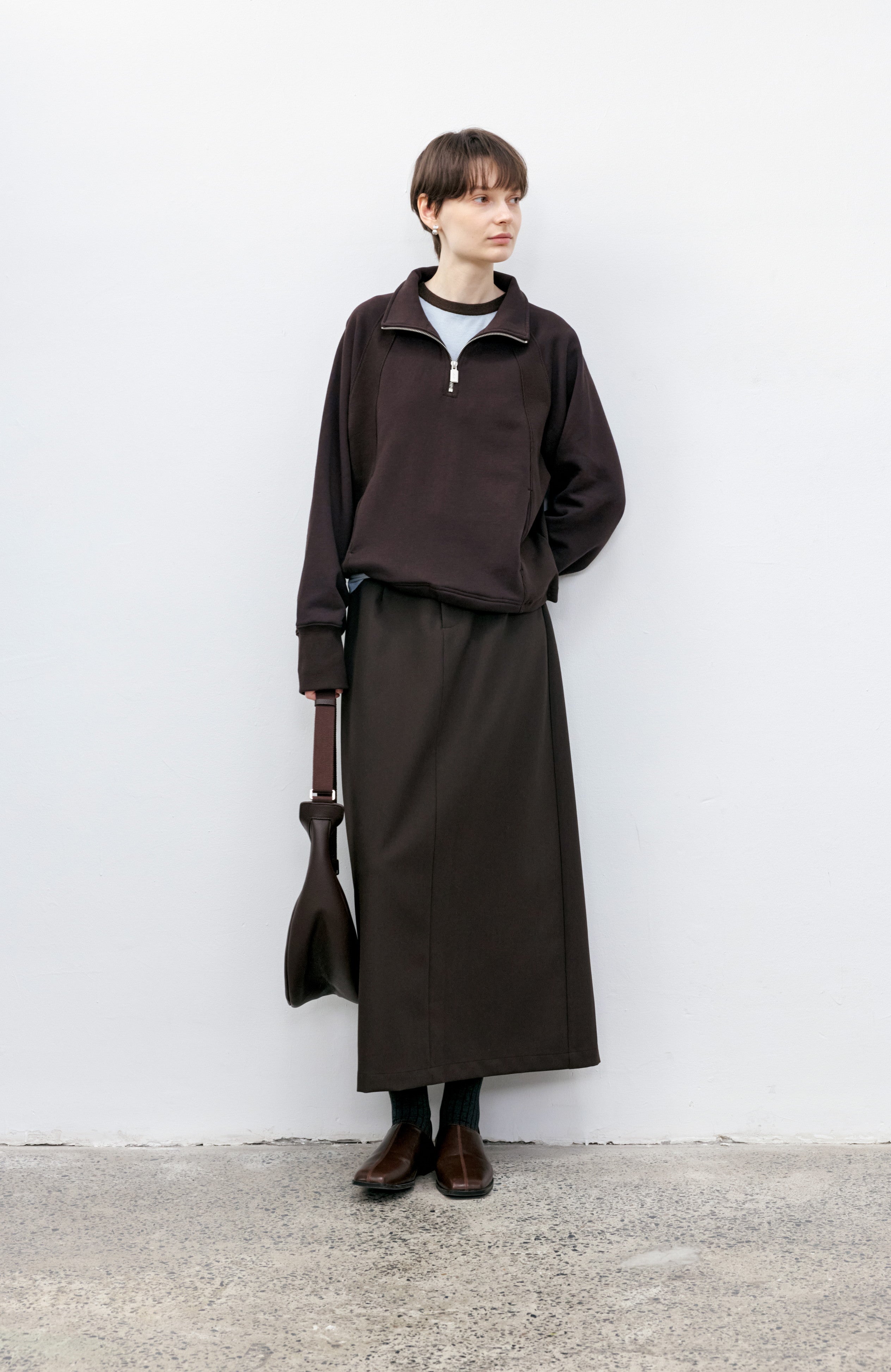 BACK SLIT FLAT SKIRT / バックスリットフラットスカート