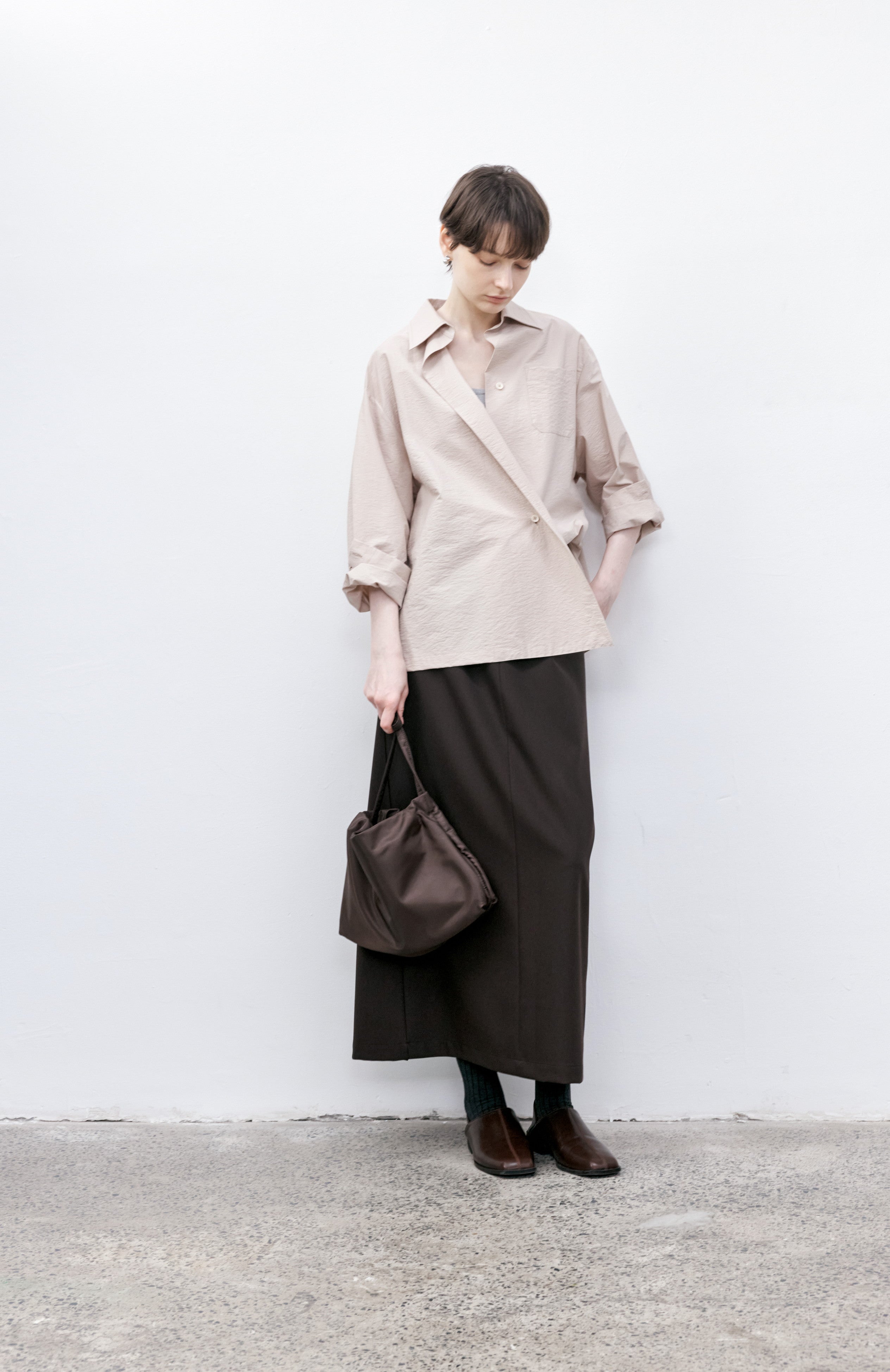 ASYMMETRIC WRINKLE COLOR SHIRT