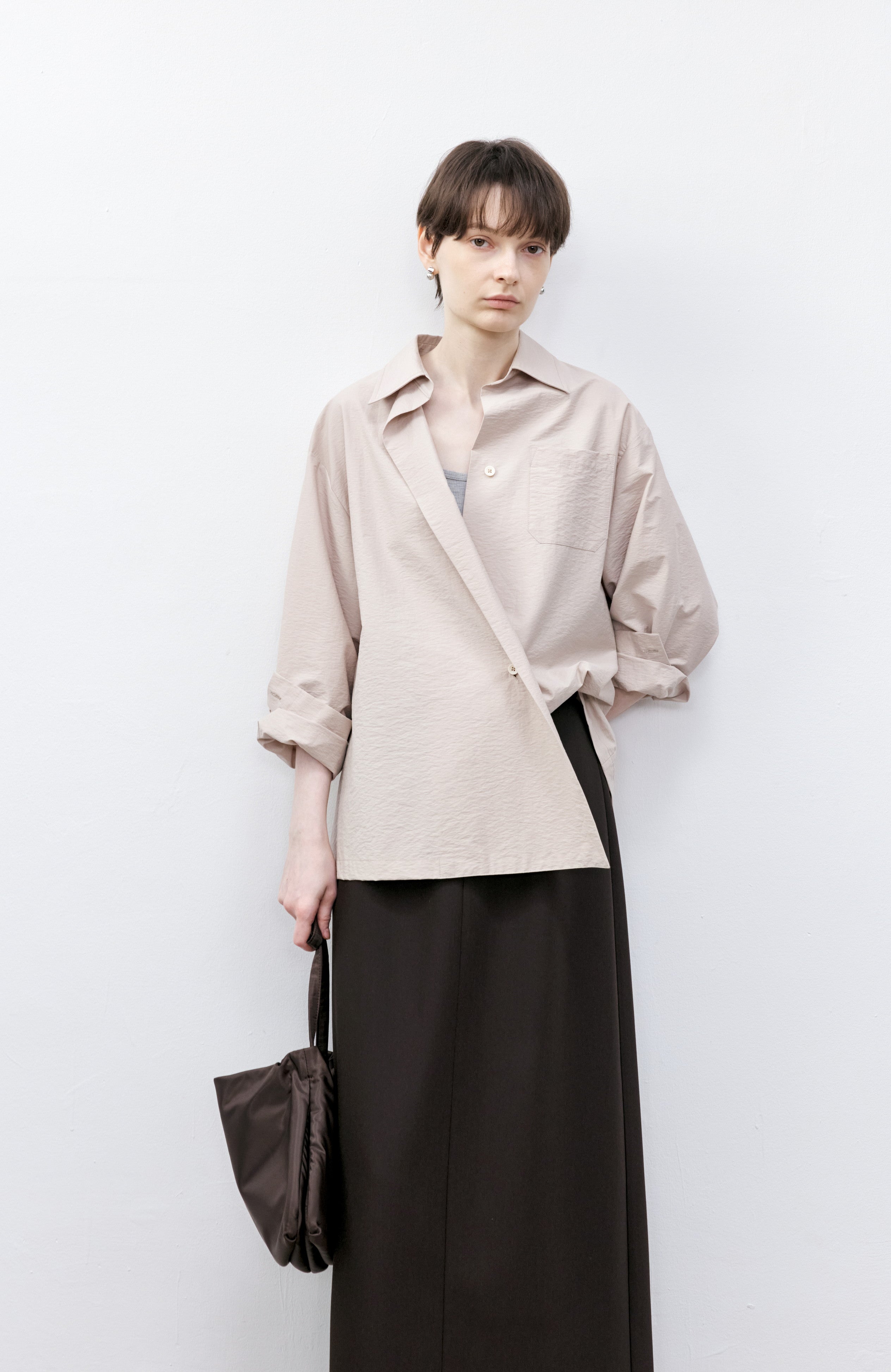 ASYMMETRIC WRINKLE COLOR SHIRT