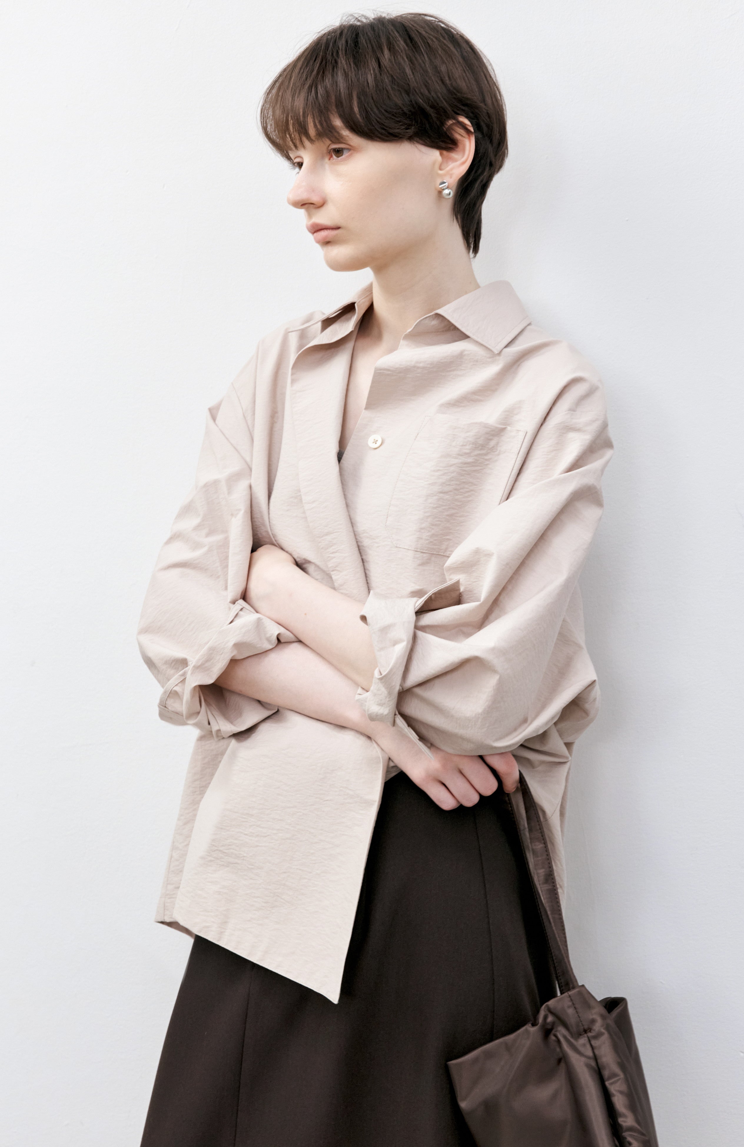 ASYMMETRIC WRINKLE COLOR SHIRT