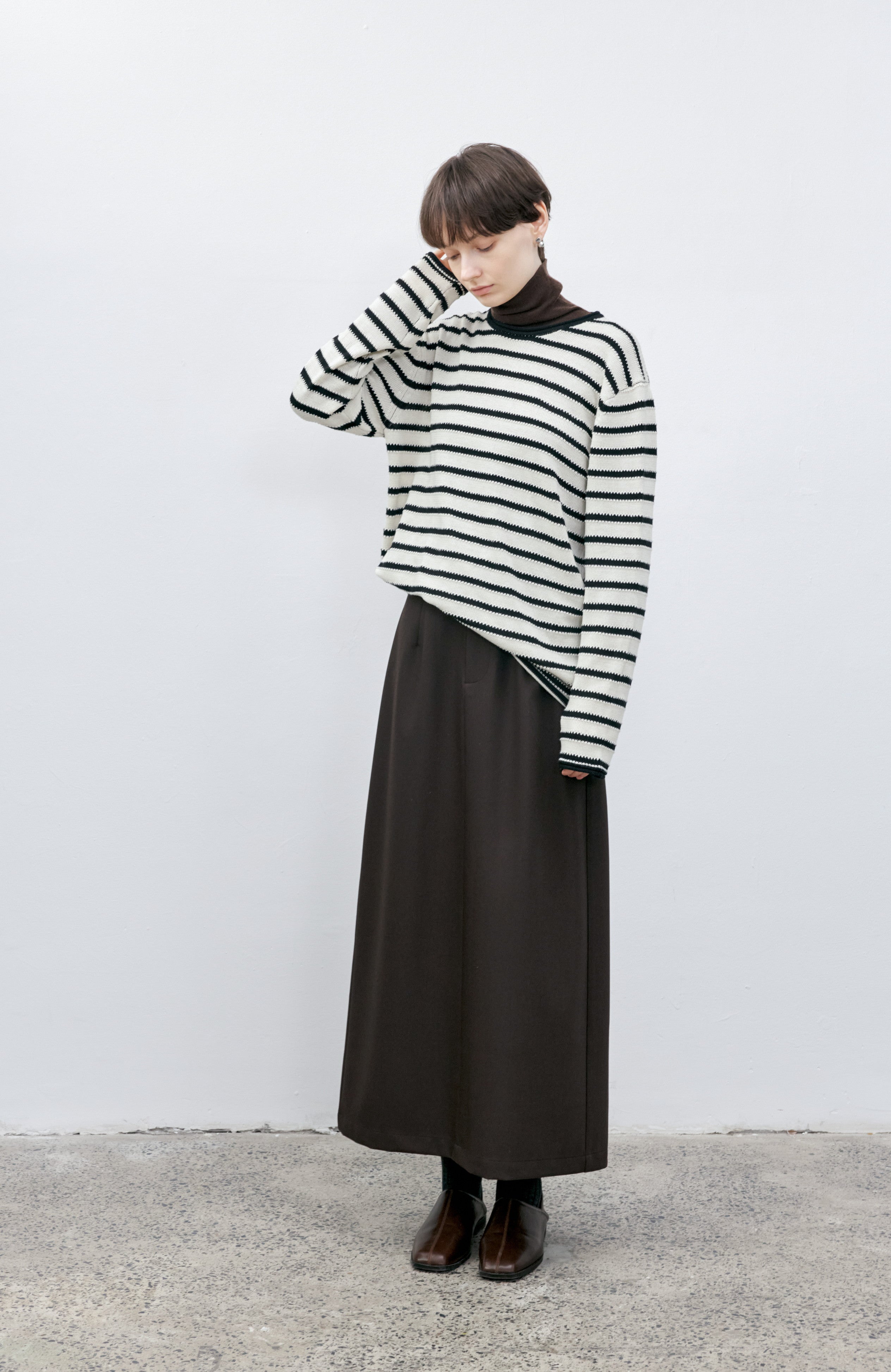 BACK SLIT FLAT SKIRT / バックスリットフラットスカート