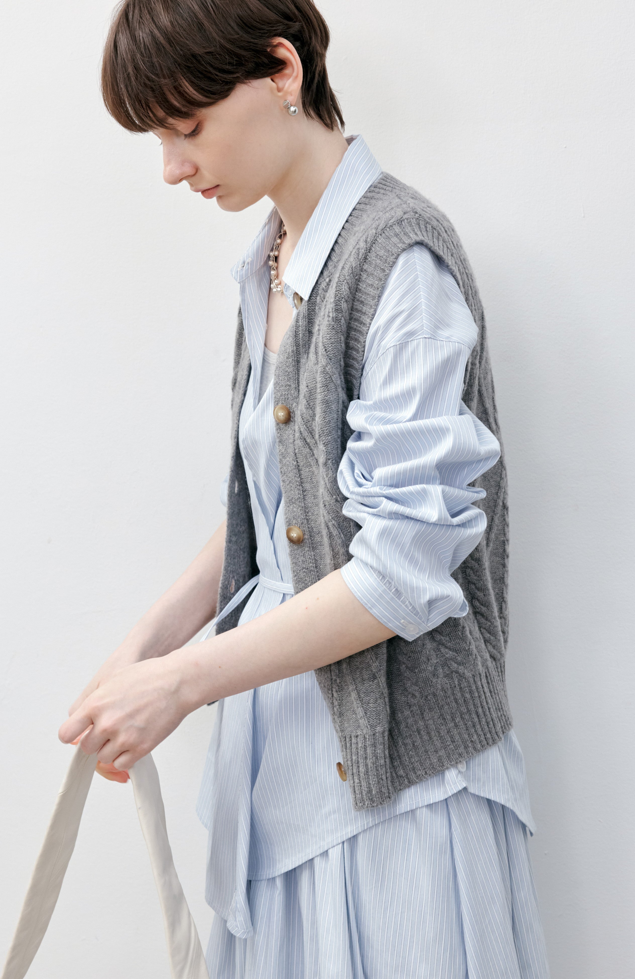 WOOL CABLE CARDIGAN VEST