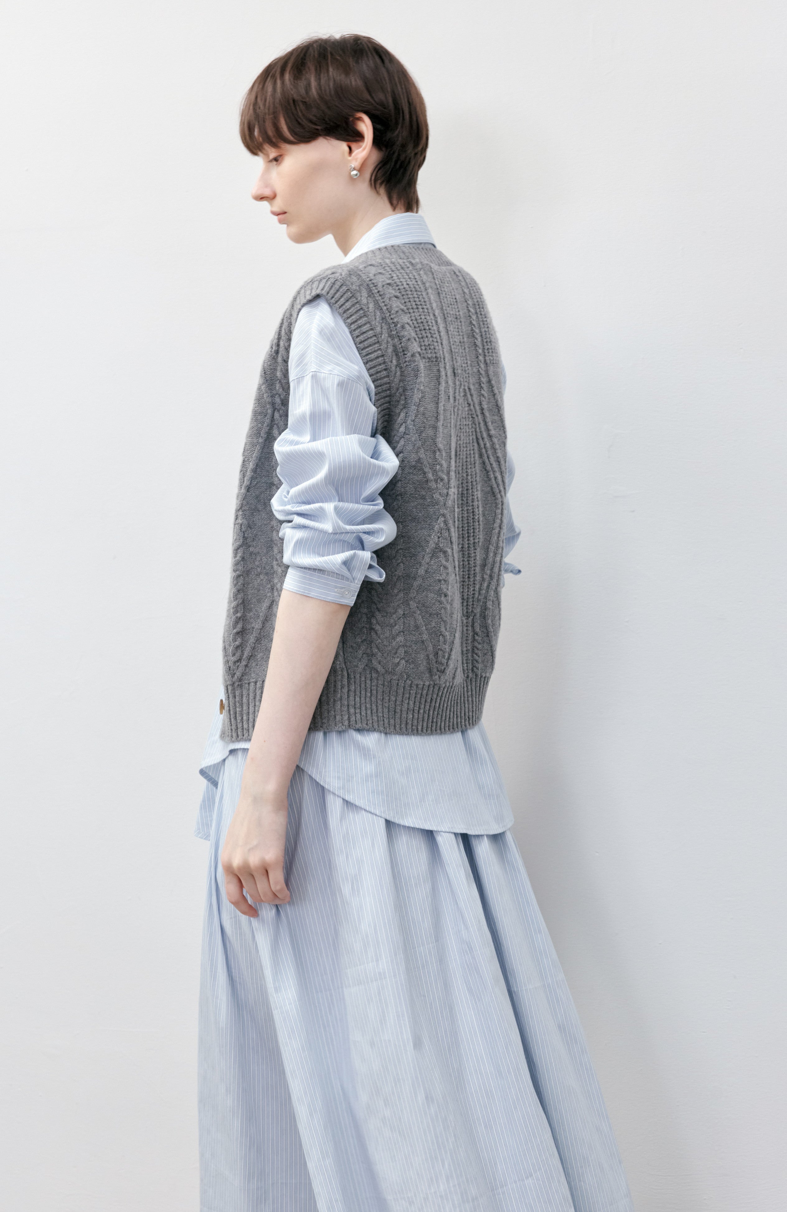 WOOL CABLE CARDIGAN VEST