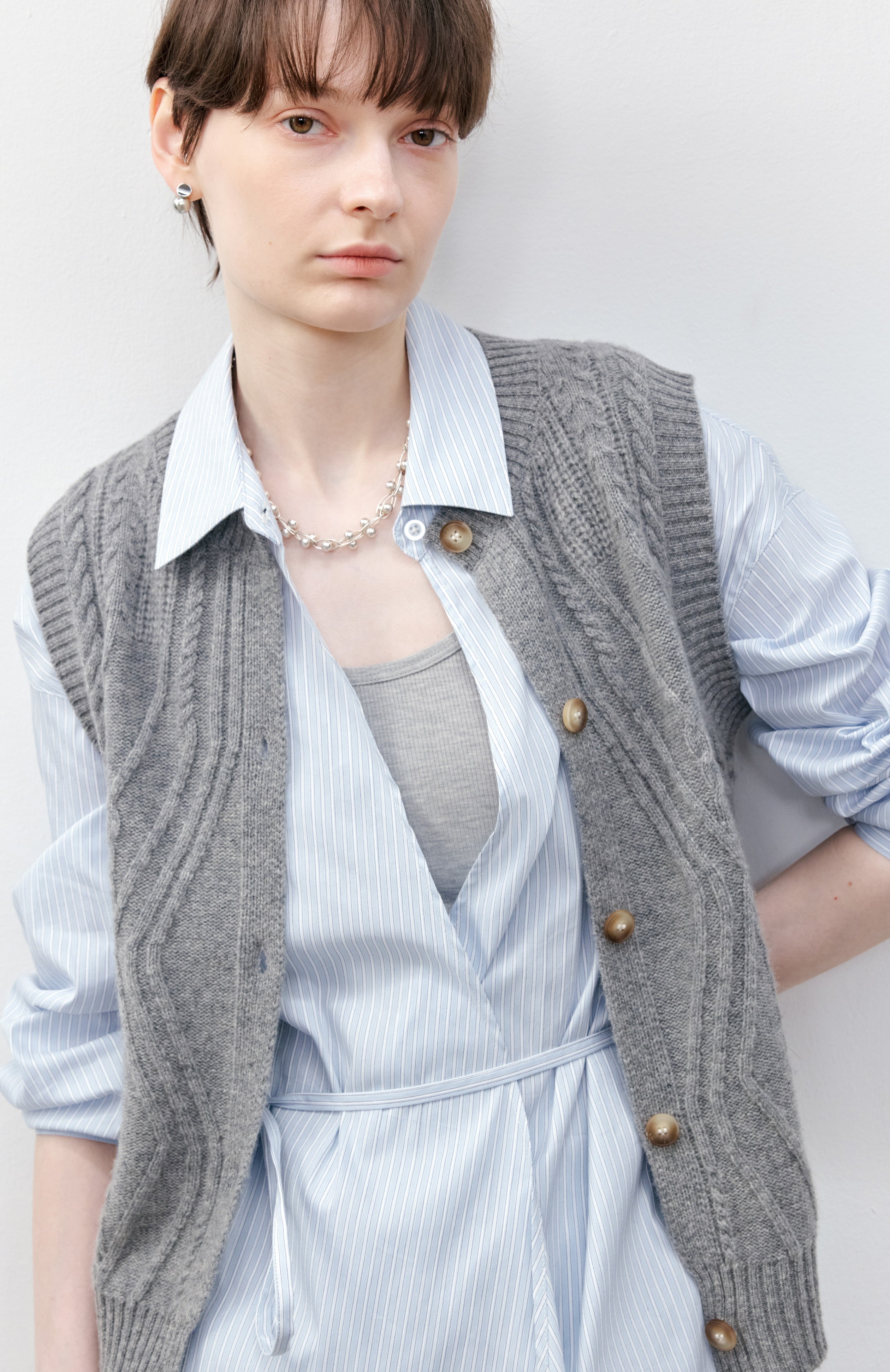 WOOL CABLE CARDIGAN VEST