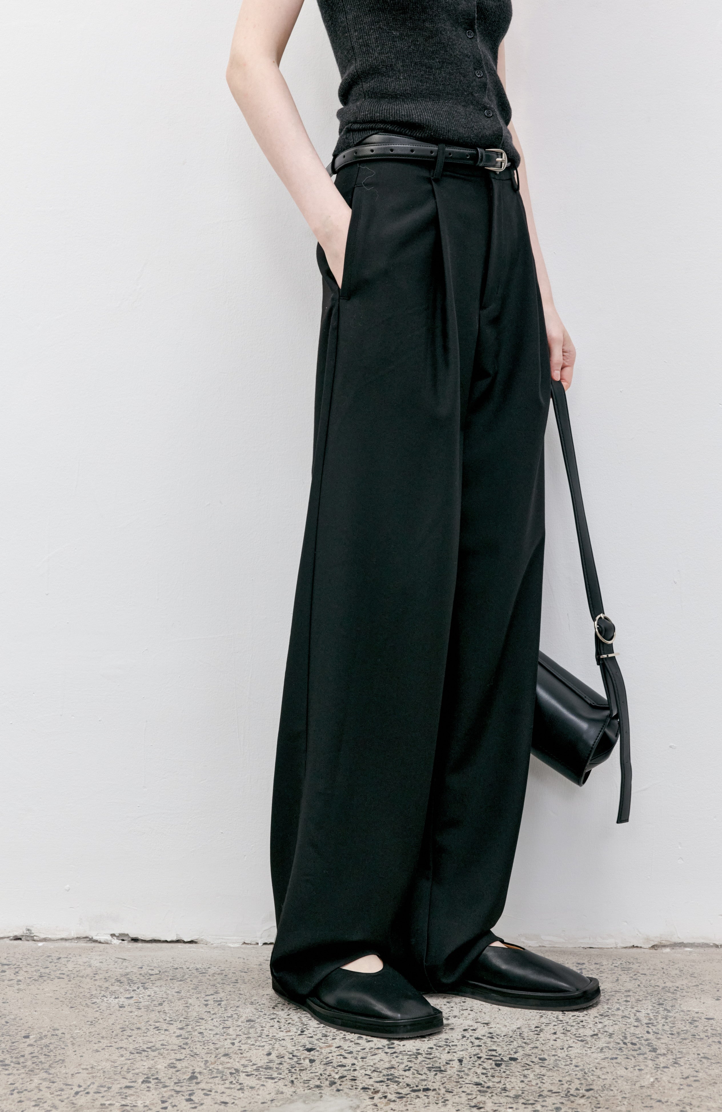 BASIC DRAPE STRAIGHT PANTS