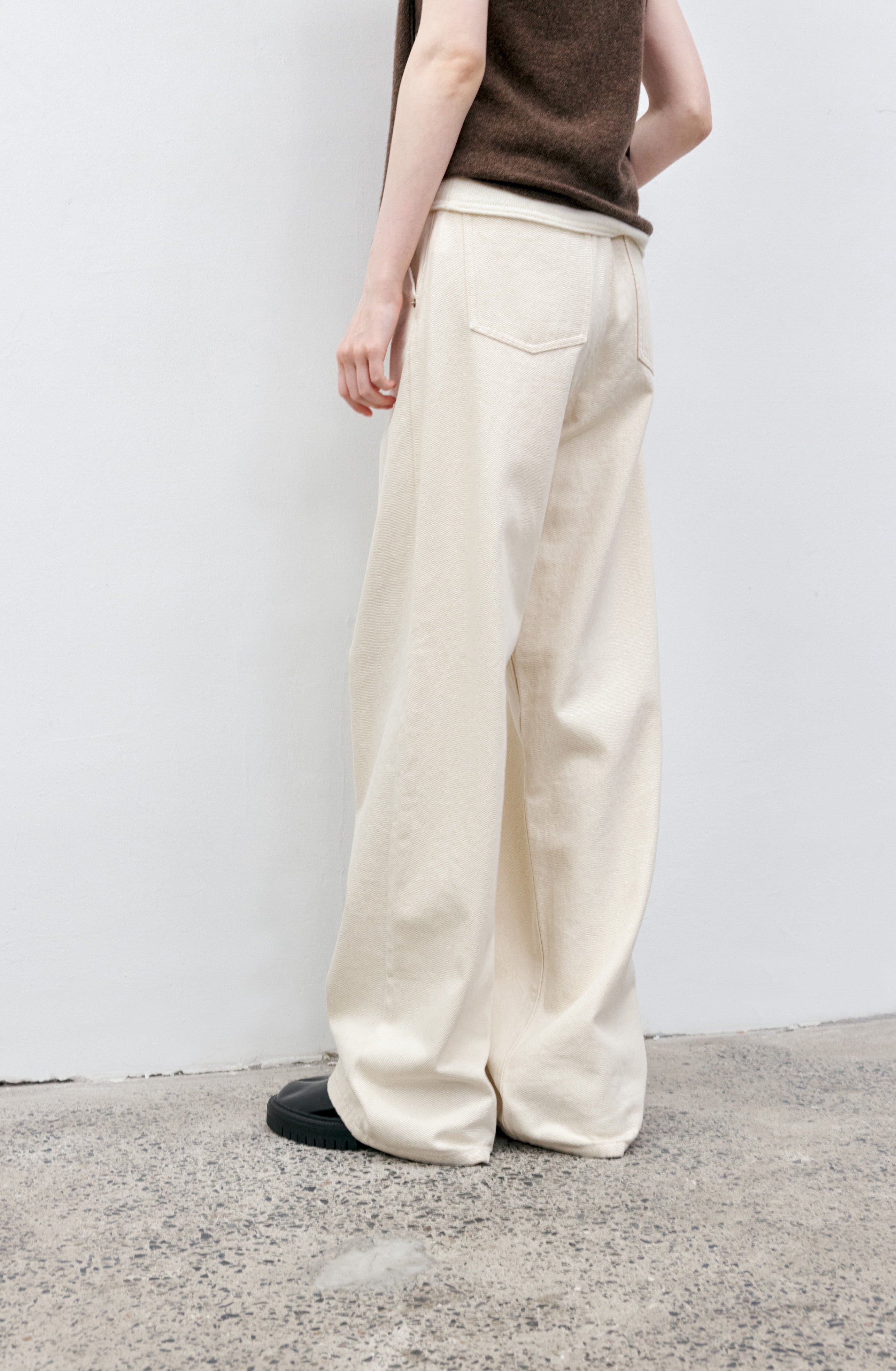 BASIC STRAIGHT WHITE JEANS / ベーシックストレートホワイトジーンズ