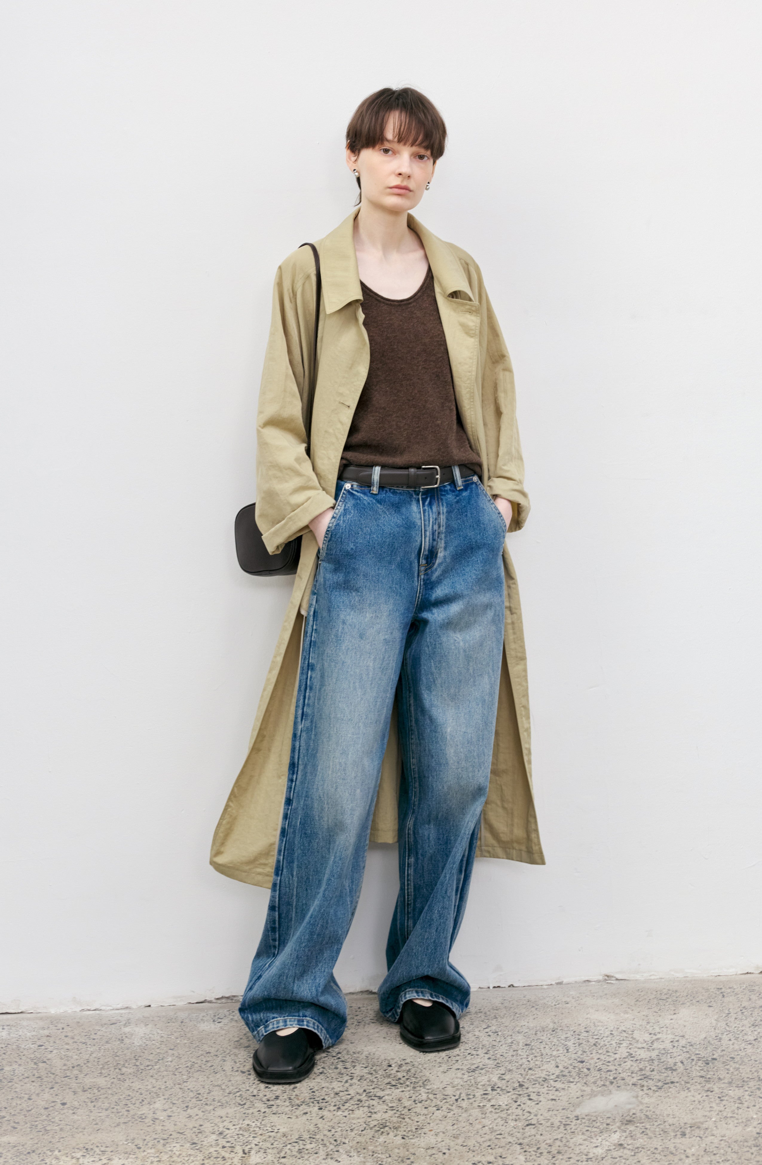 BASIC STRAIGHT JEANS / ベーシックストレートジーンズ