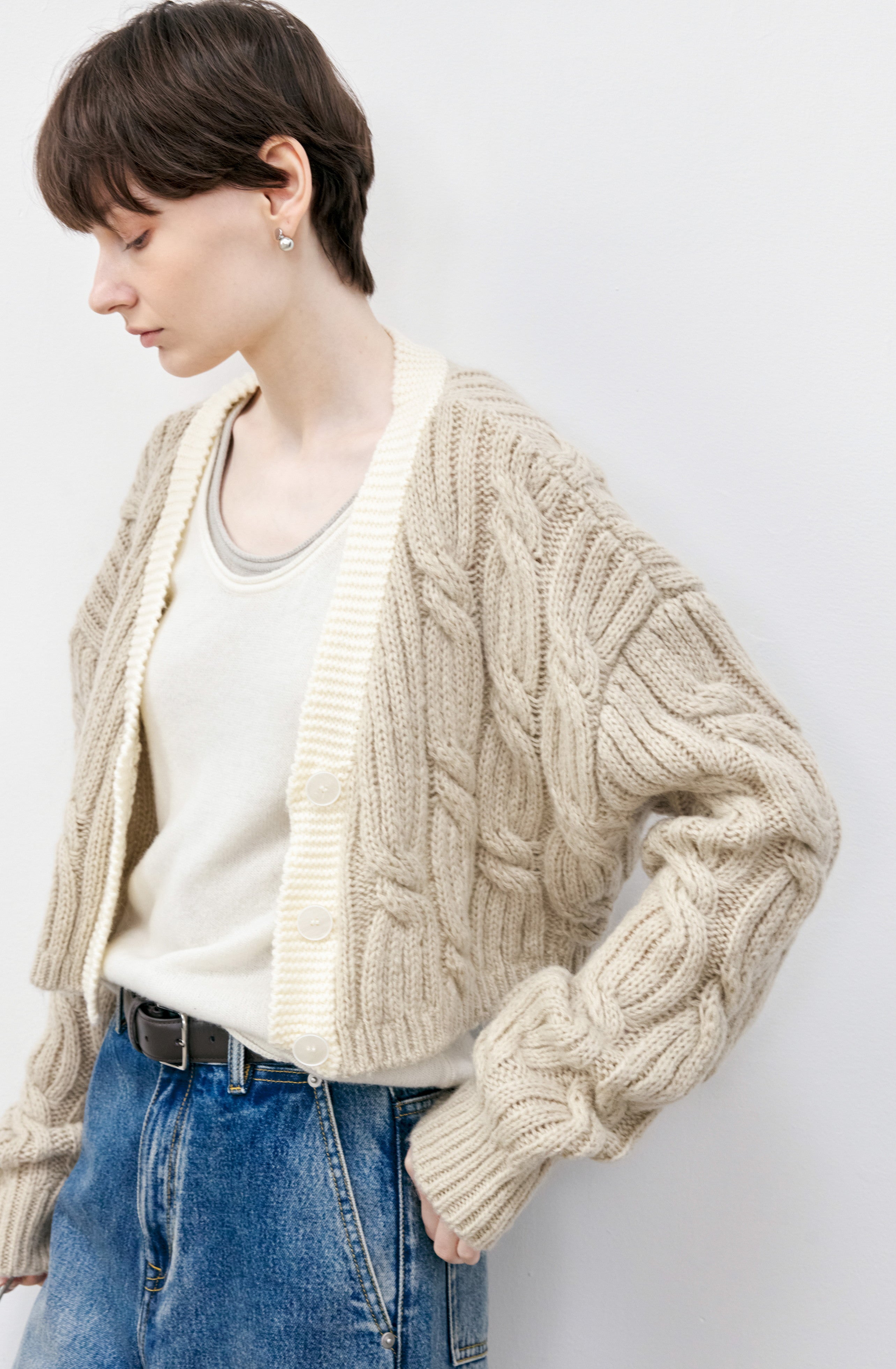 CABLE KNIT SHORT CARDIGAN