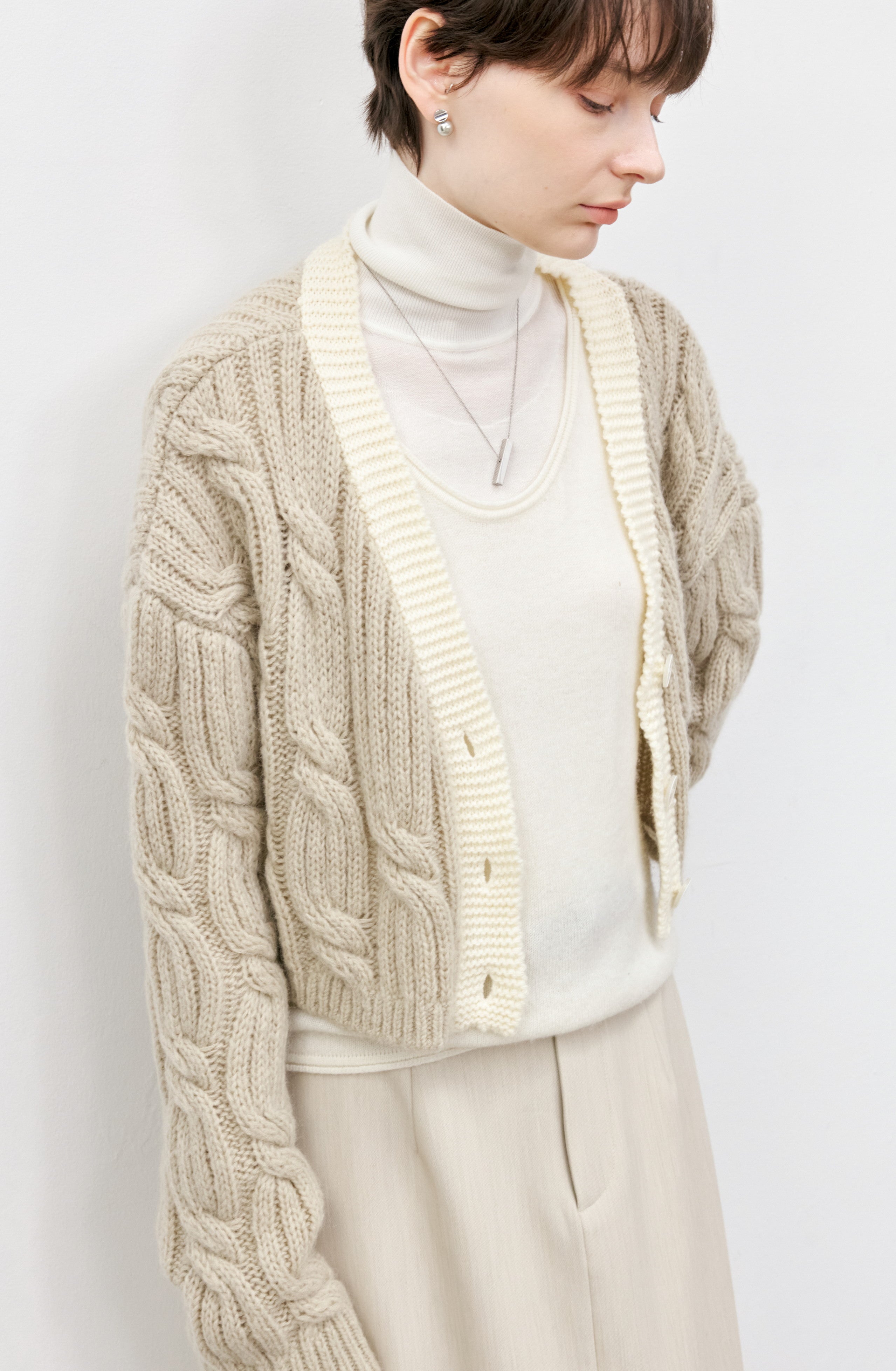 CABLE KNIT SHORT CARDIGAN