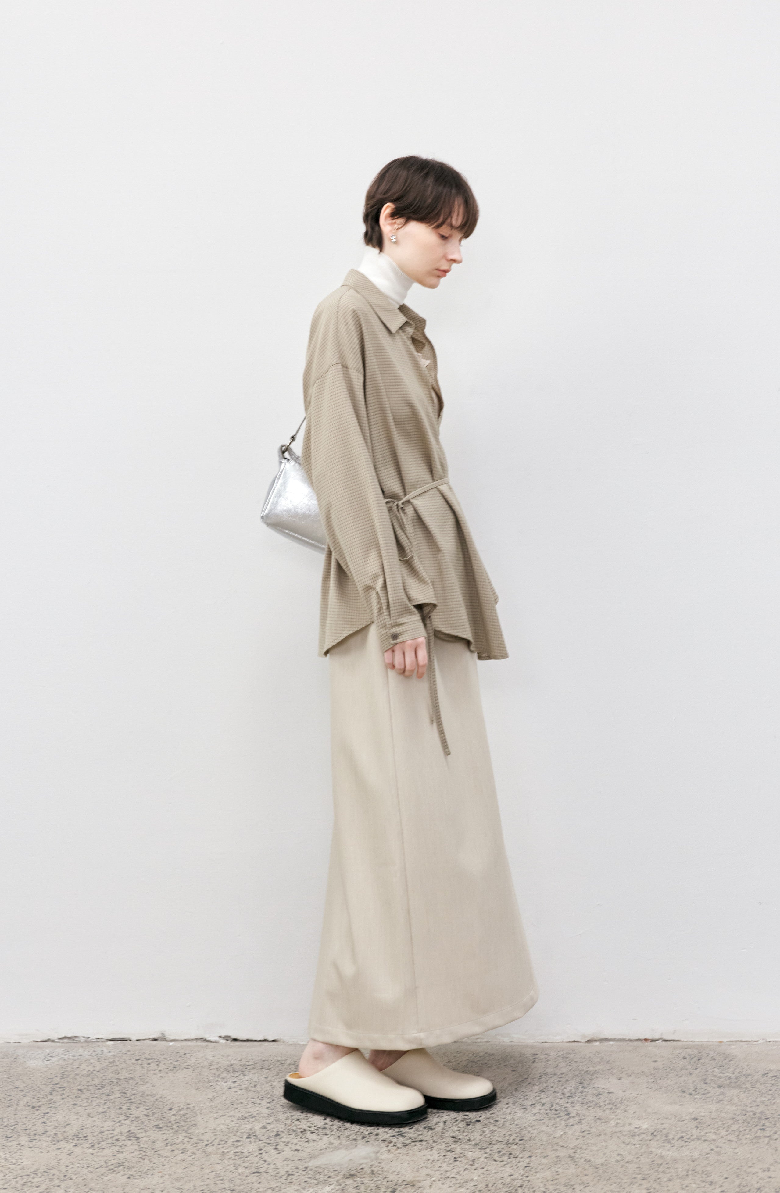 BACK SLIT FLAT SKIRT / バックスリットフラットスカート