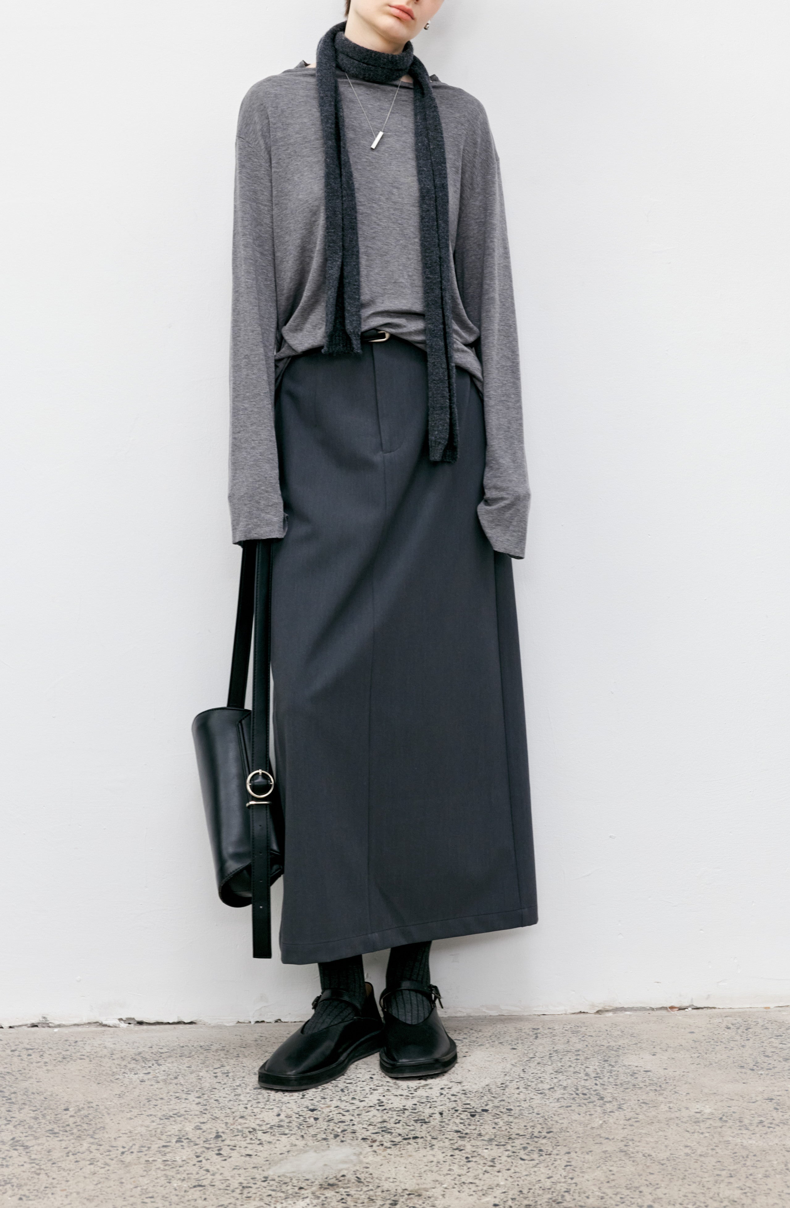 BACK SLIT FLAT SKIRT / バックスリットフラットスカート