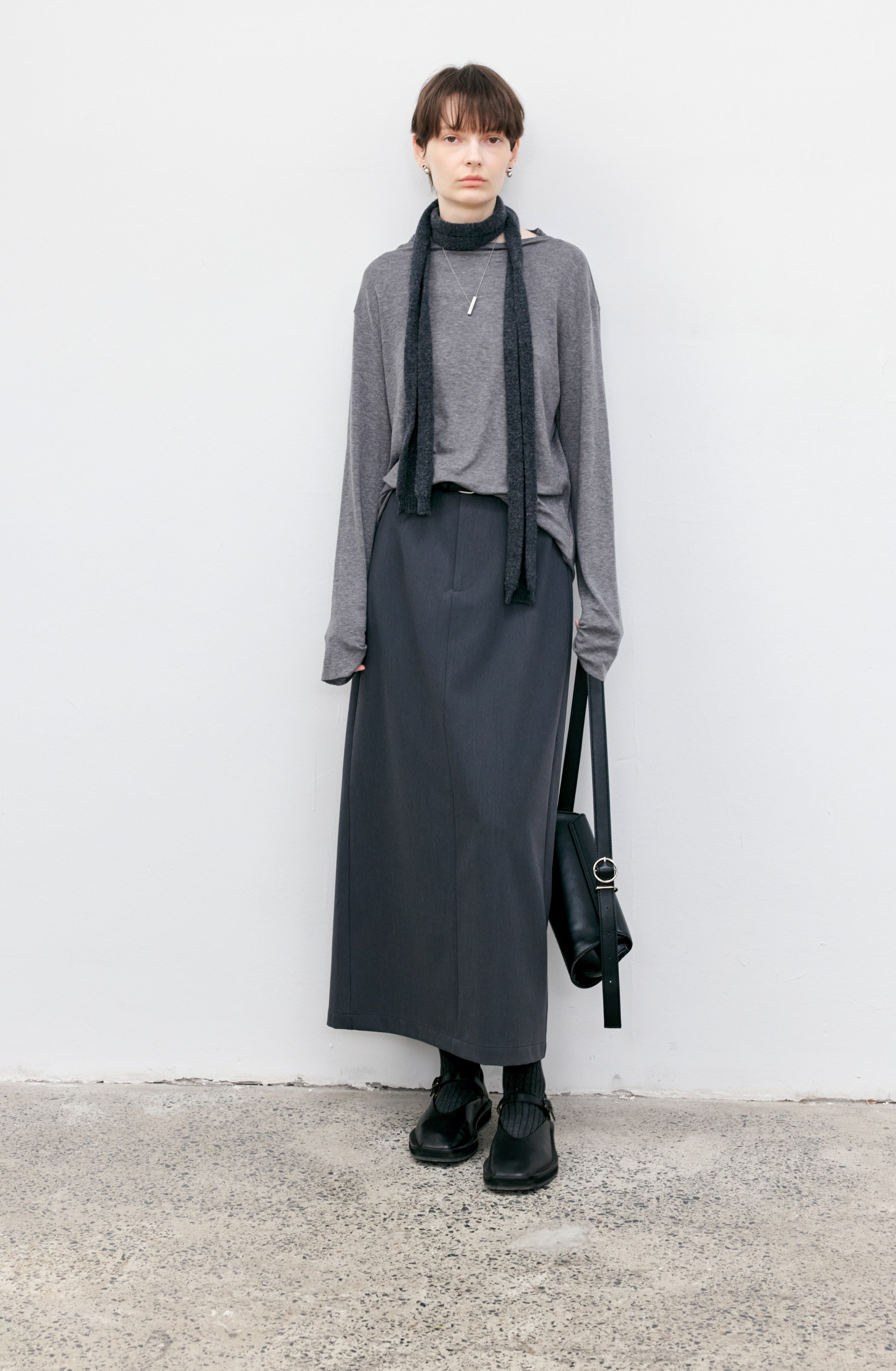 BACK SLIT FLAT SKIRT / バックスリットフラットスカート