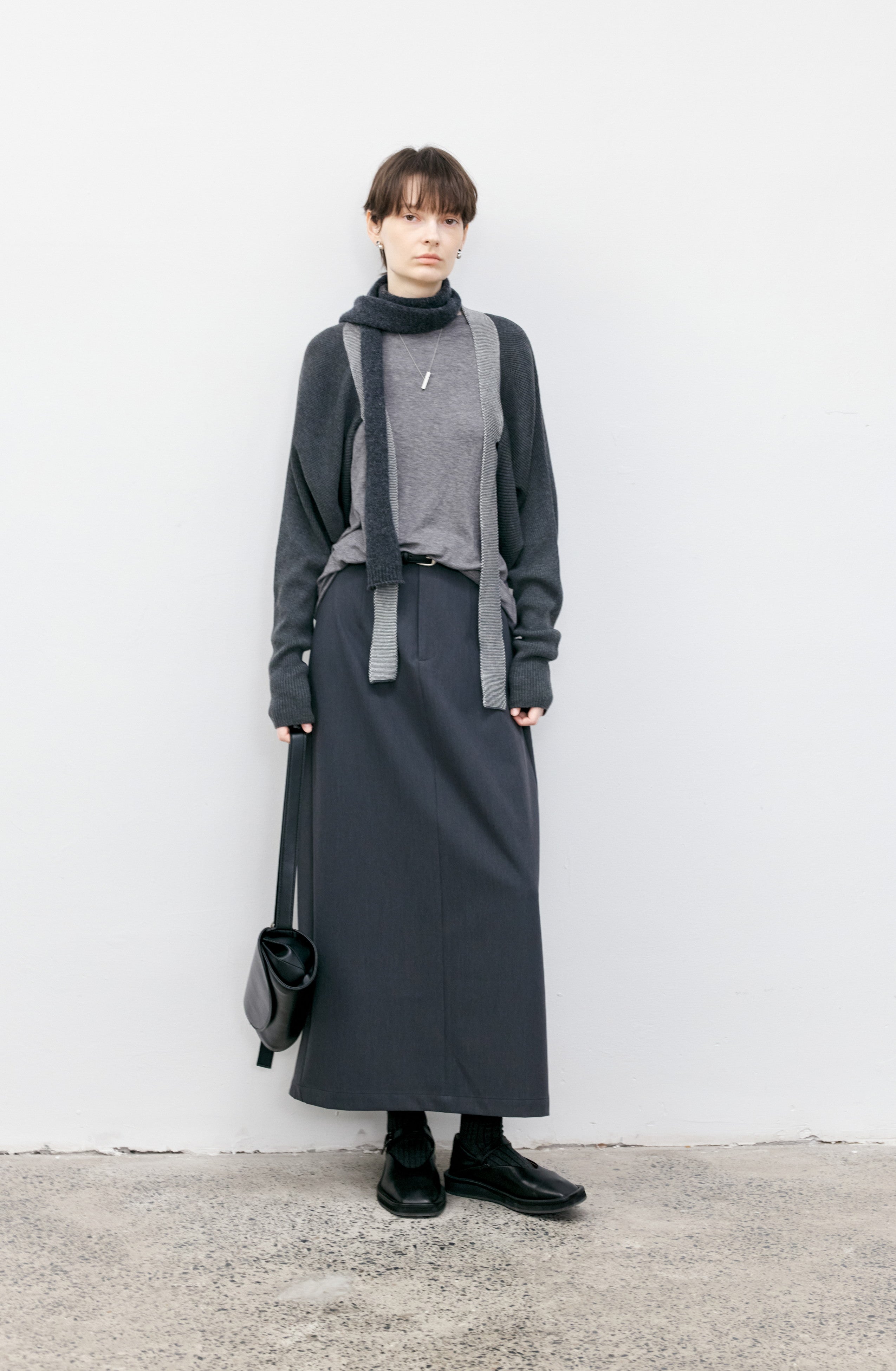 BACK SLIT FLAT SKIRT / バックスリットフラットスカート