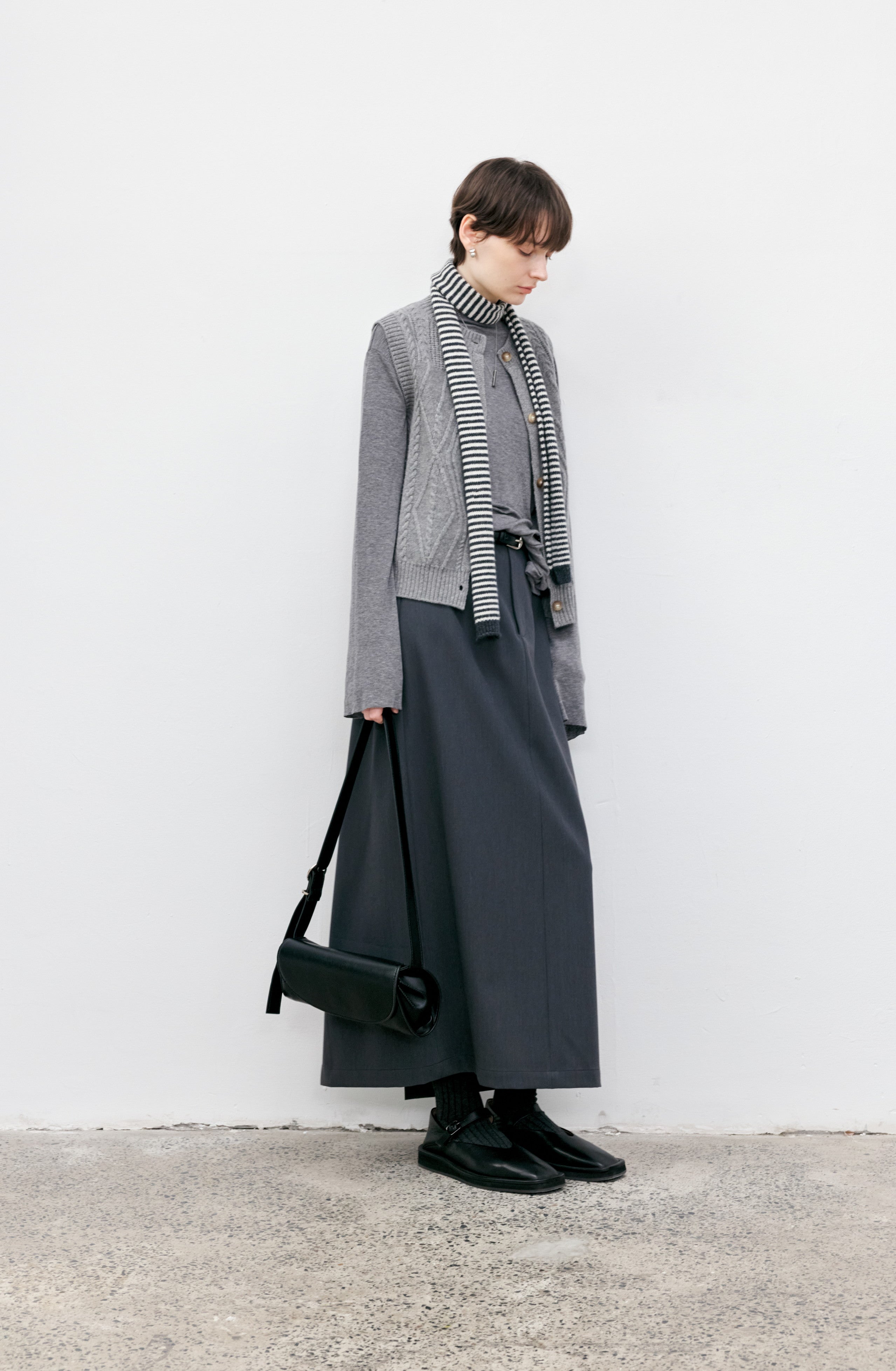 BACK SLIT FLAT SKIRT / バックスリットフラットスカート