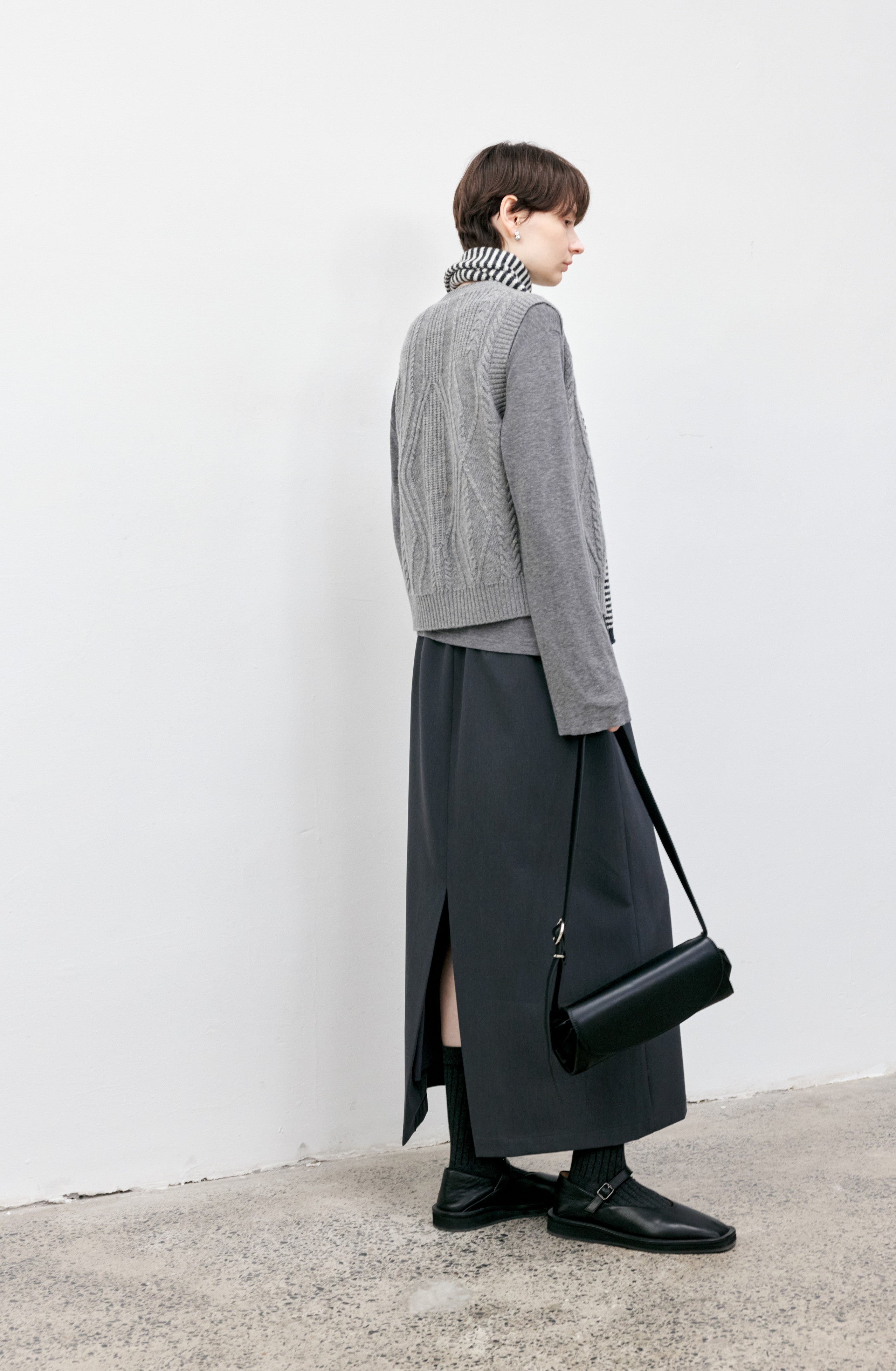 BACK SLIT FLAT SKIRT / バックスリットフラットスカート