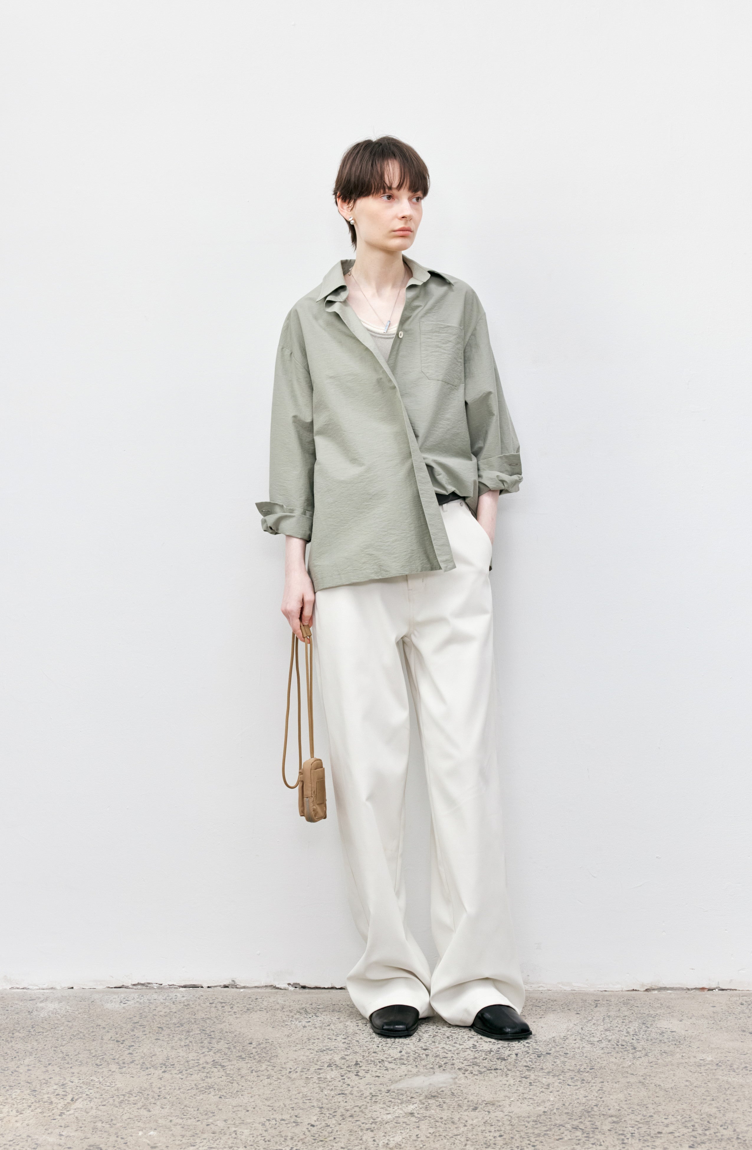 ASYMMETRIC WRINKLE COLOR SHIRT