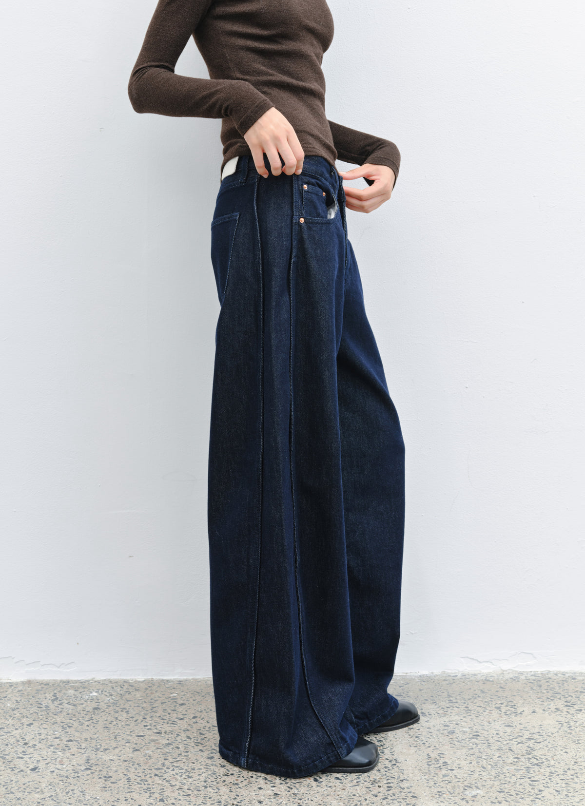 SIDE EDGE DEEP JEANS