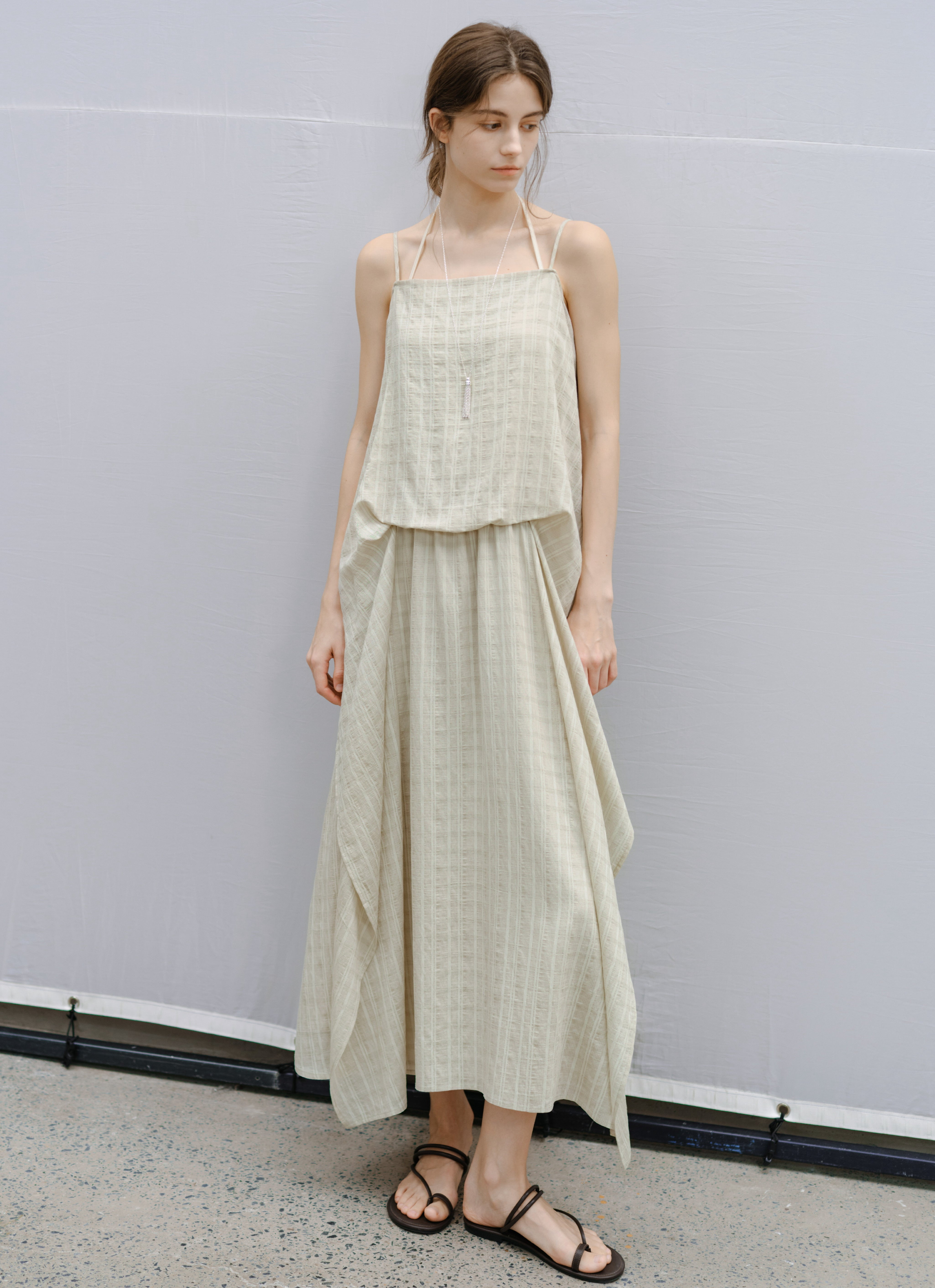 NUANCE DRAPE FLARE DRESS / ニュアンスドレープフレアワンピース