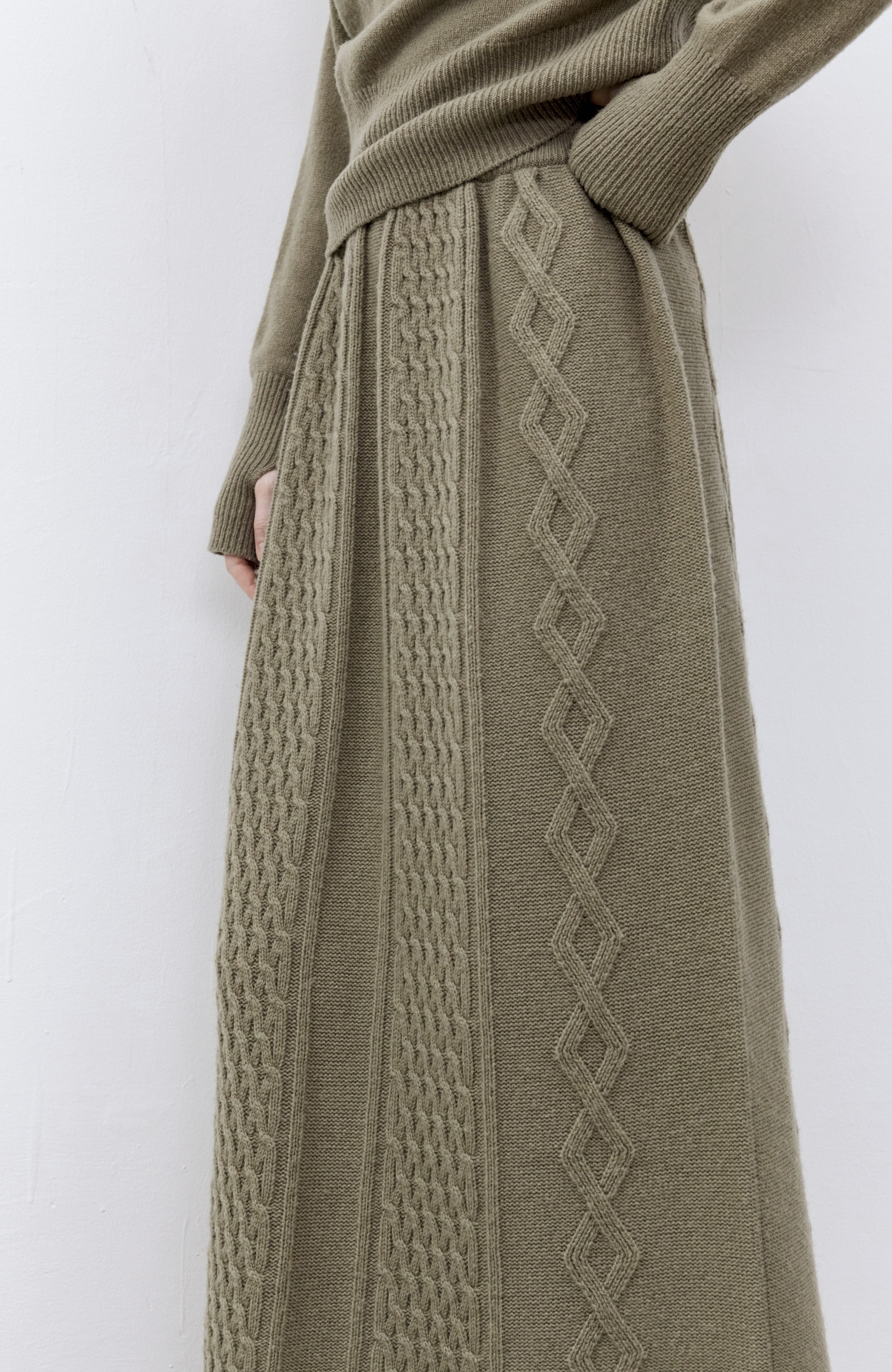 CABLE KNIT WOOL SKIRT