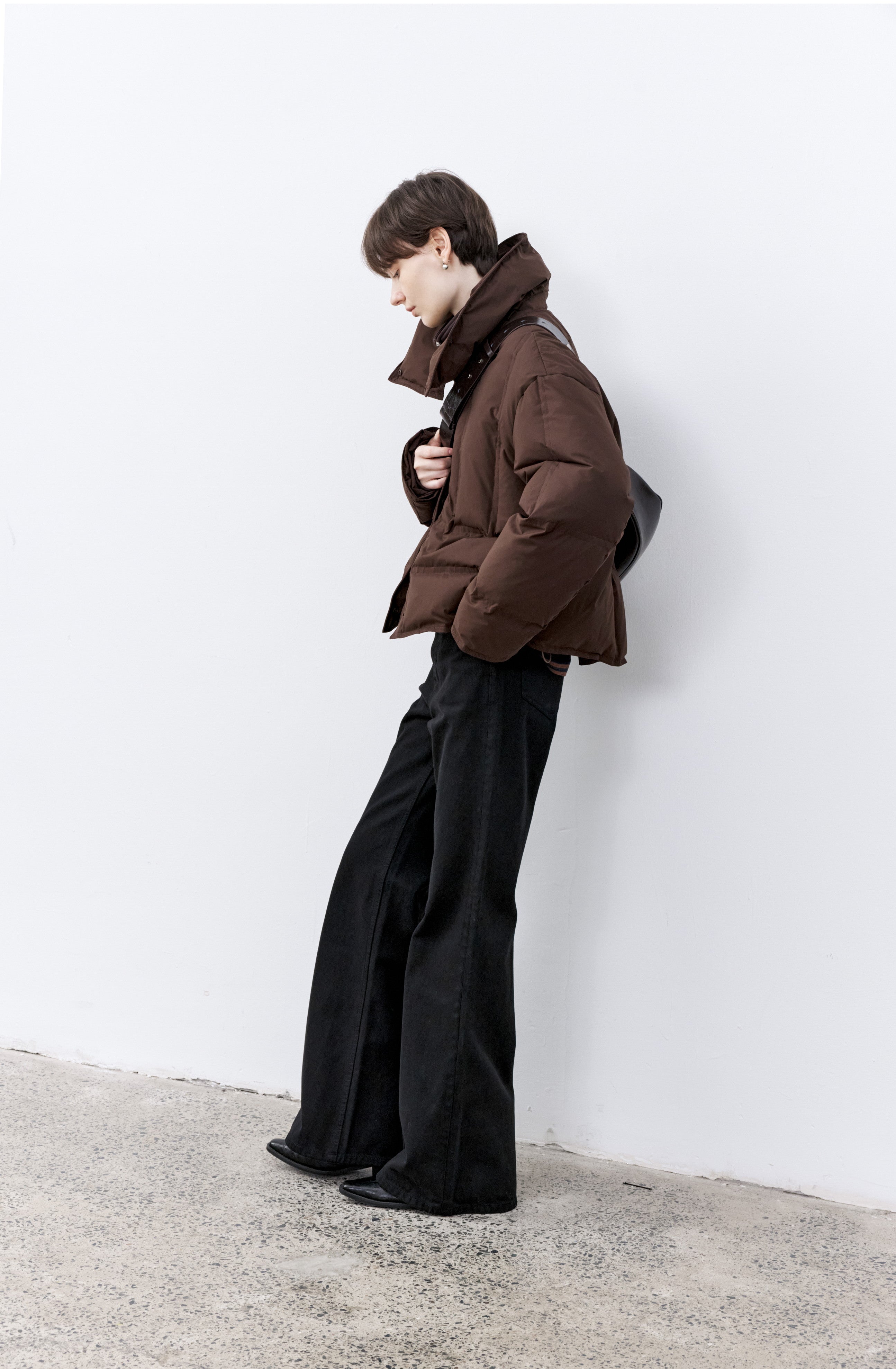 WASHED BLACK FLARE JEANS / ウォッシュドブラックフレアジーンズ