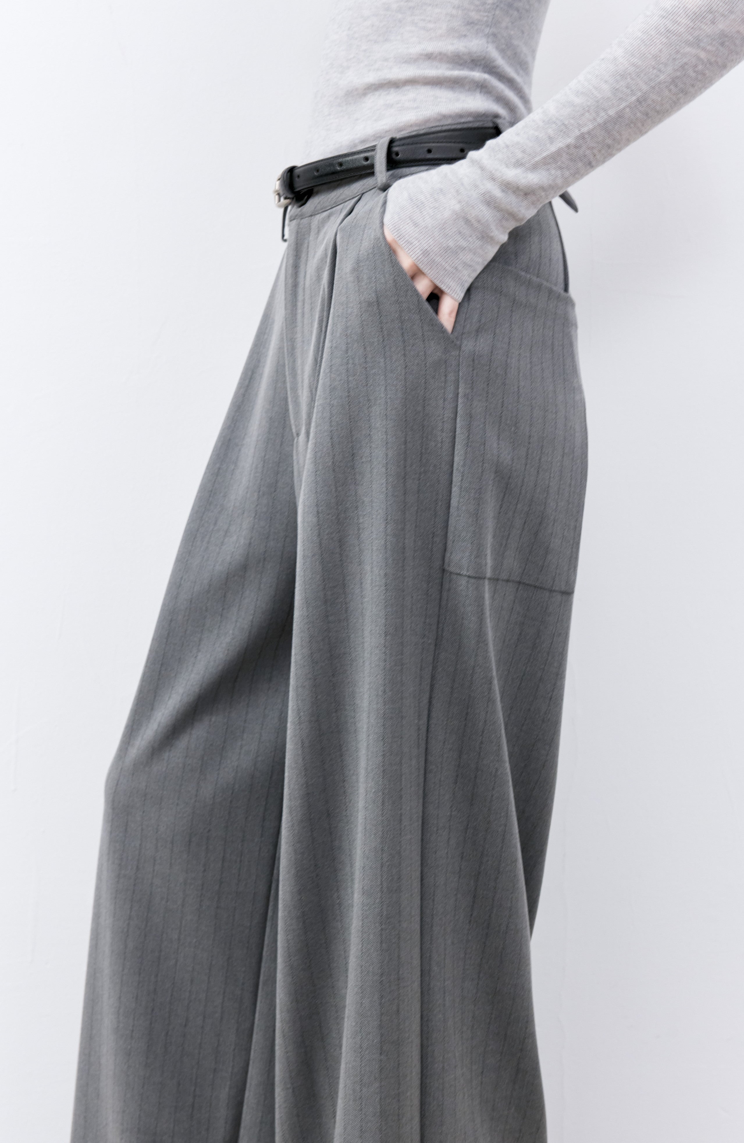 WIDE DRAPE STRIPED PANTS