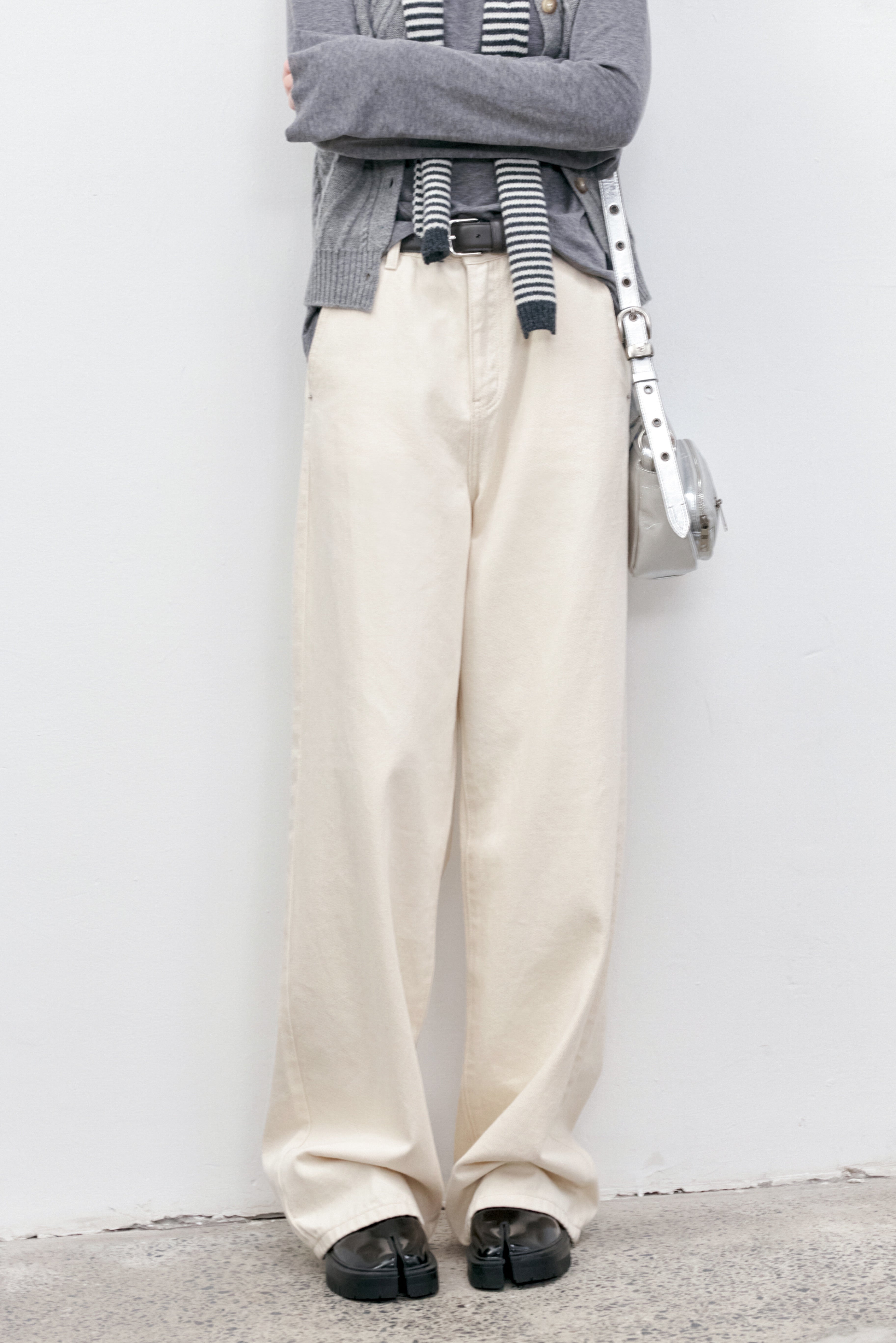 BASIC STRAIGHT WHITE JEANS / ベーシックストレートホワイトジーンズ