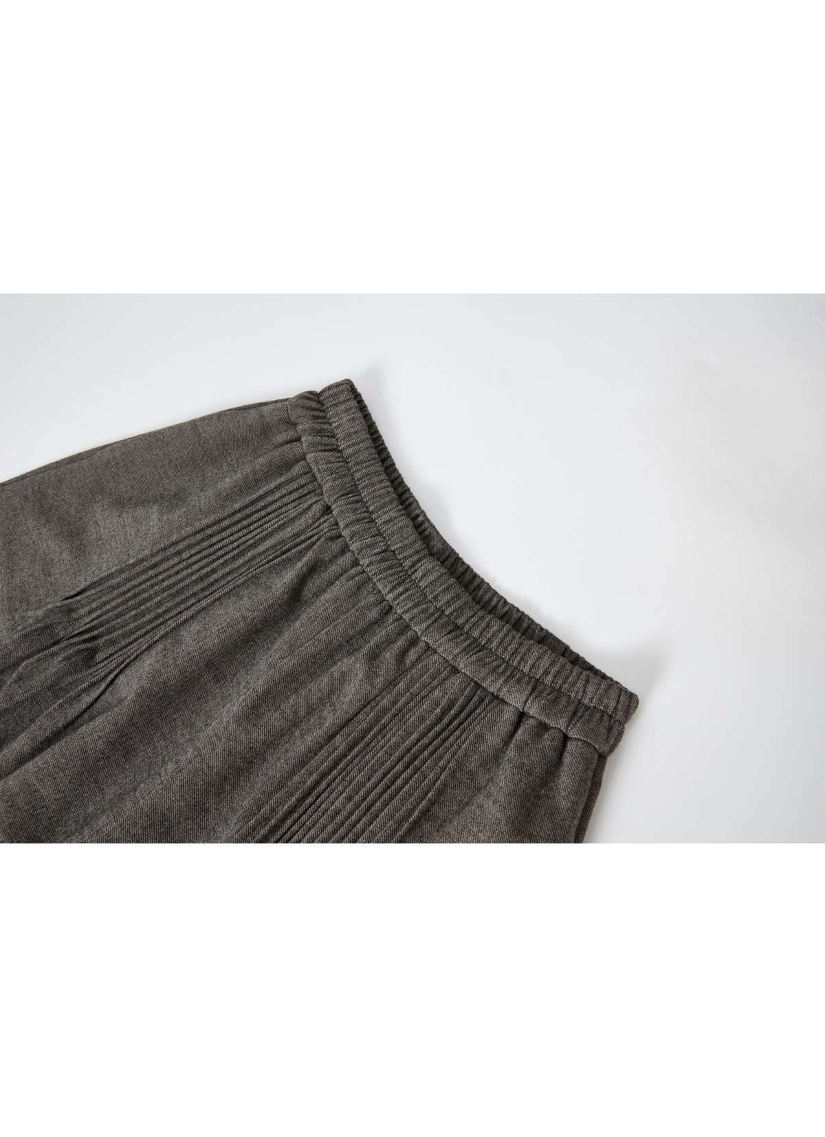 EDGE PLEATS LANTERN PANTS