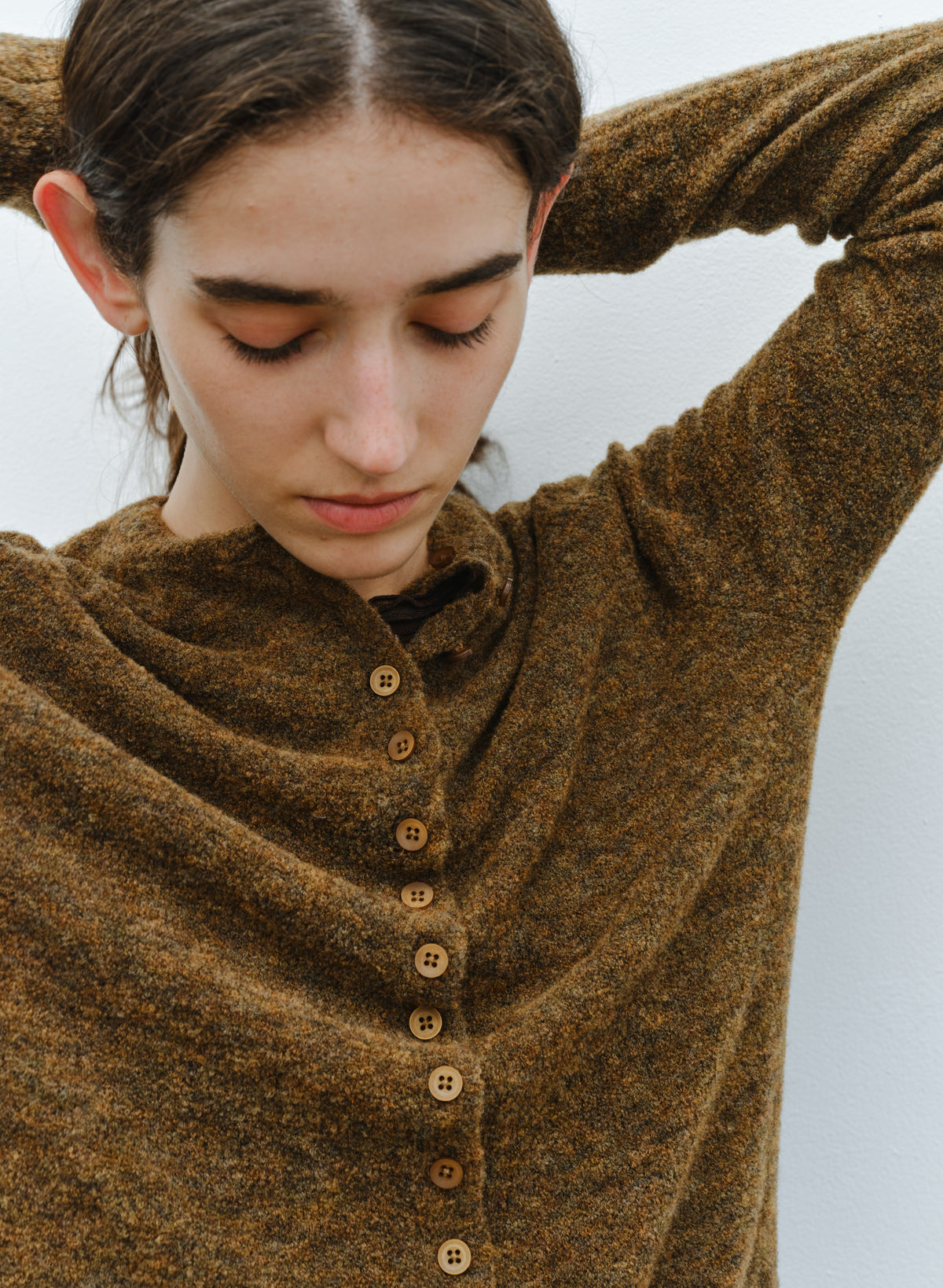 MULTI BUTTON COLOR SWEATER