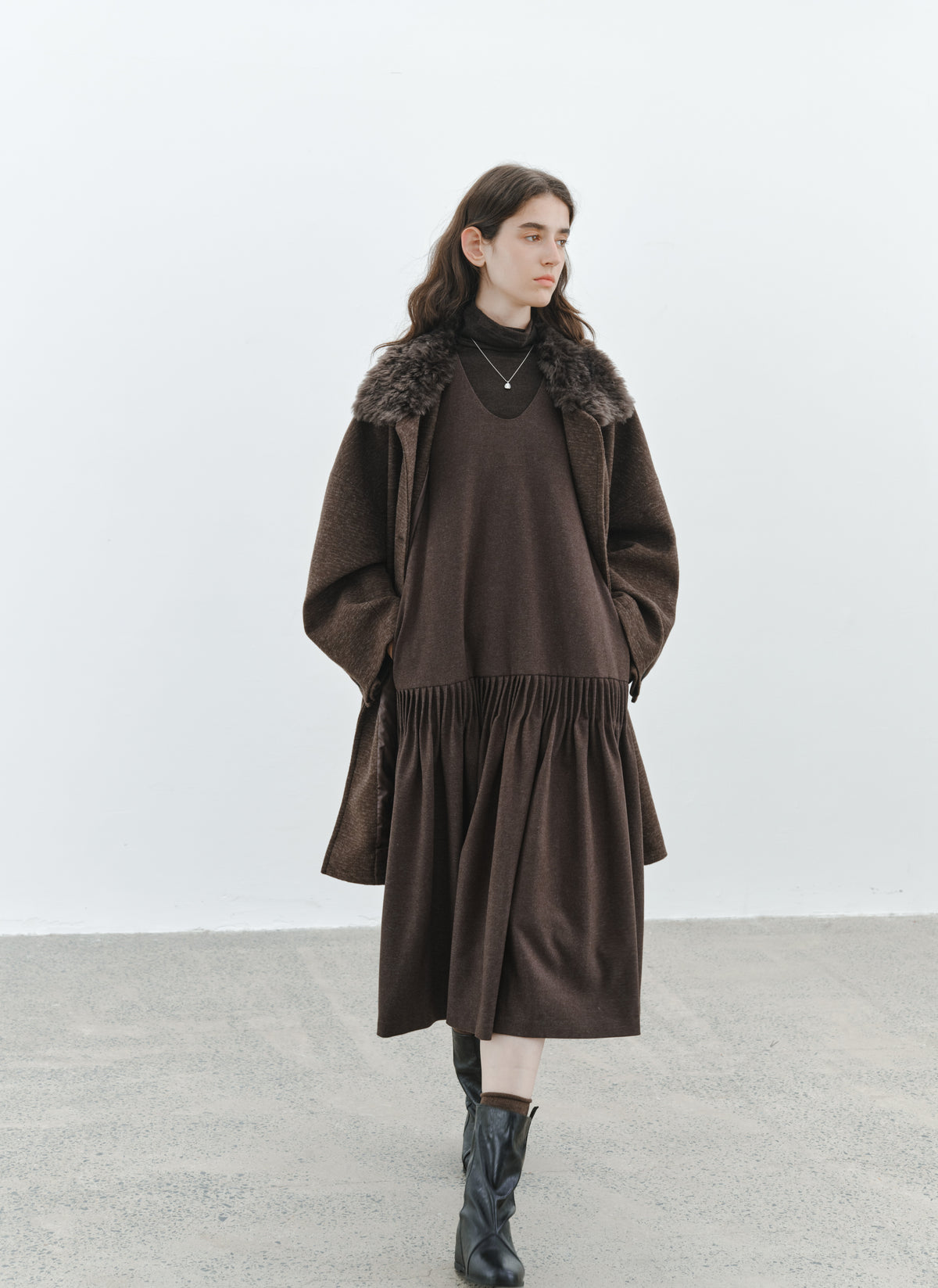 PLEATS LINE KNIT DRESS