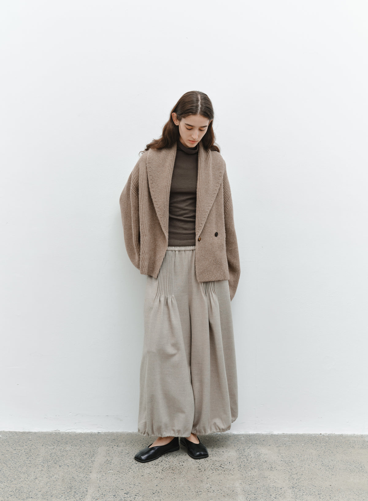 EDGE PLEATS LANTERN PANTS