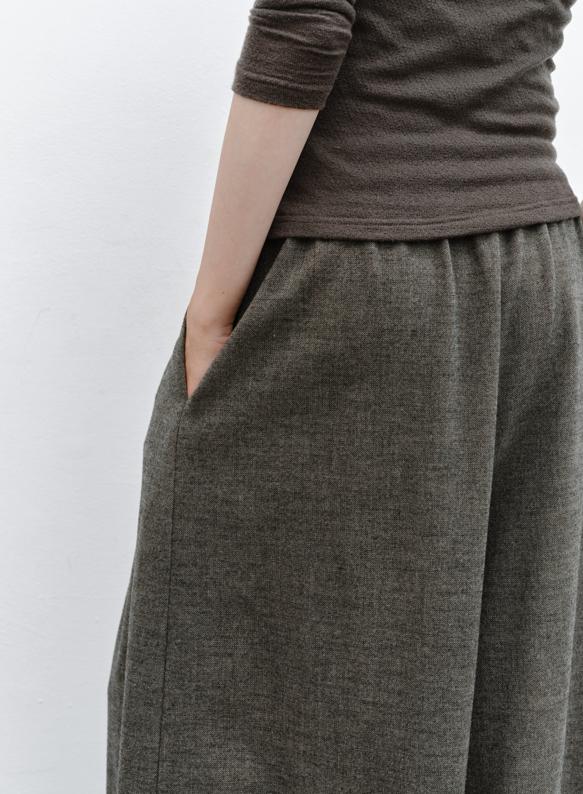 EDGE PLEATS LANTERN PANTS