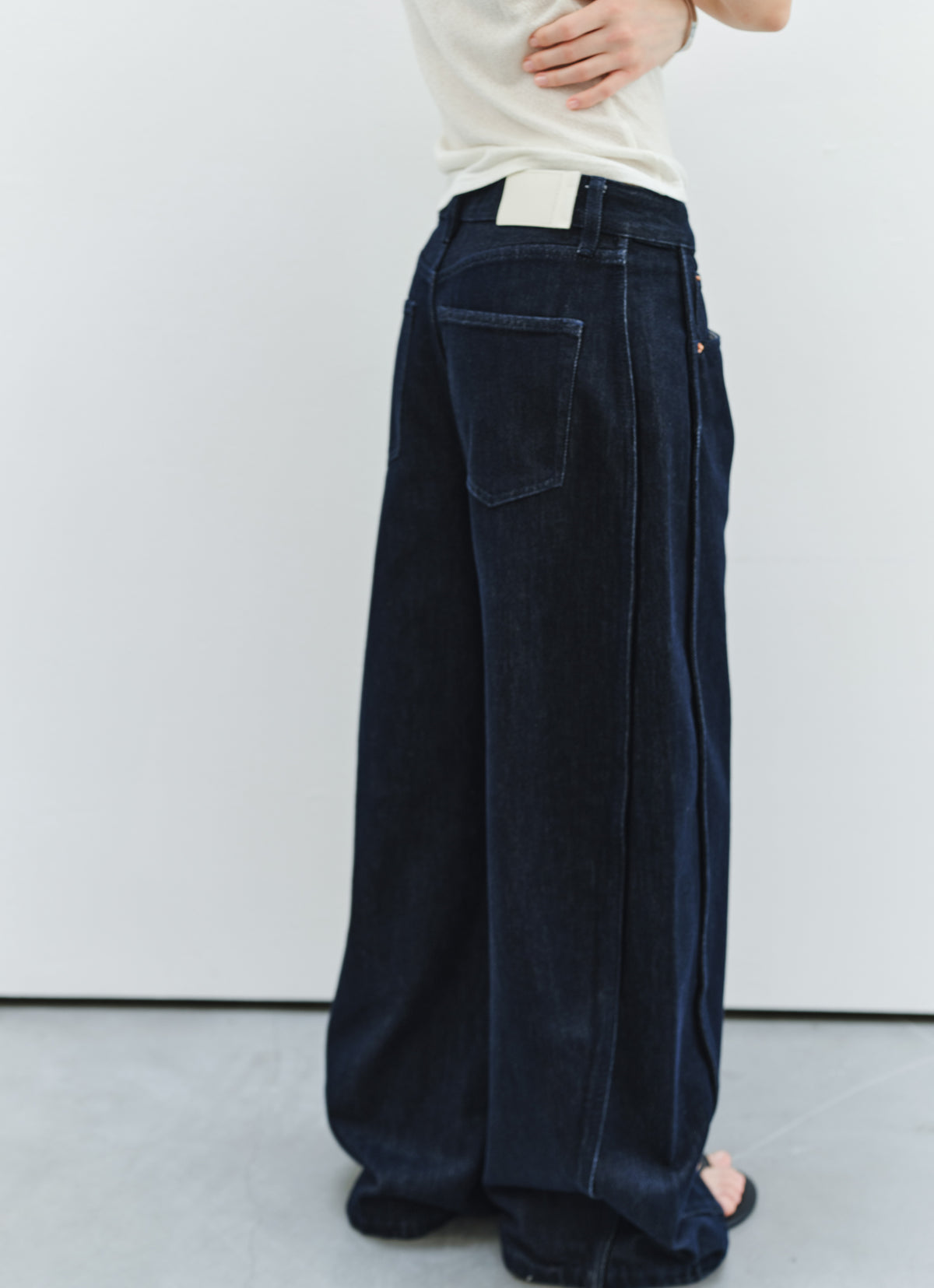 SIDE EDGE DEEP JEANS