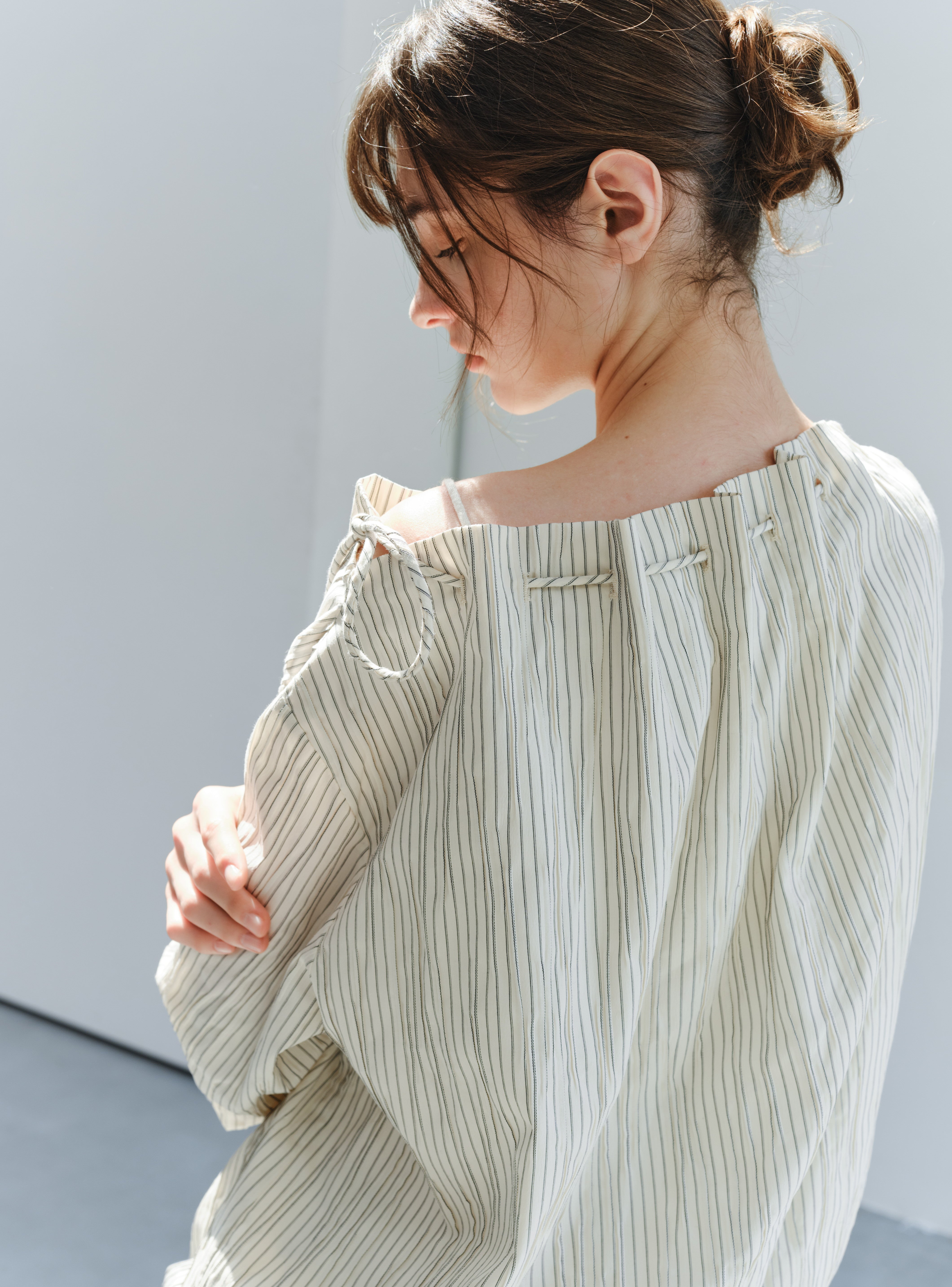 STRING POUCH PINSTRIPE SHIRT