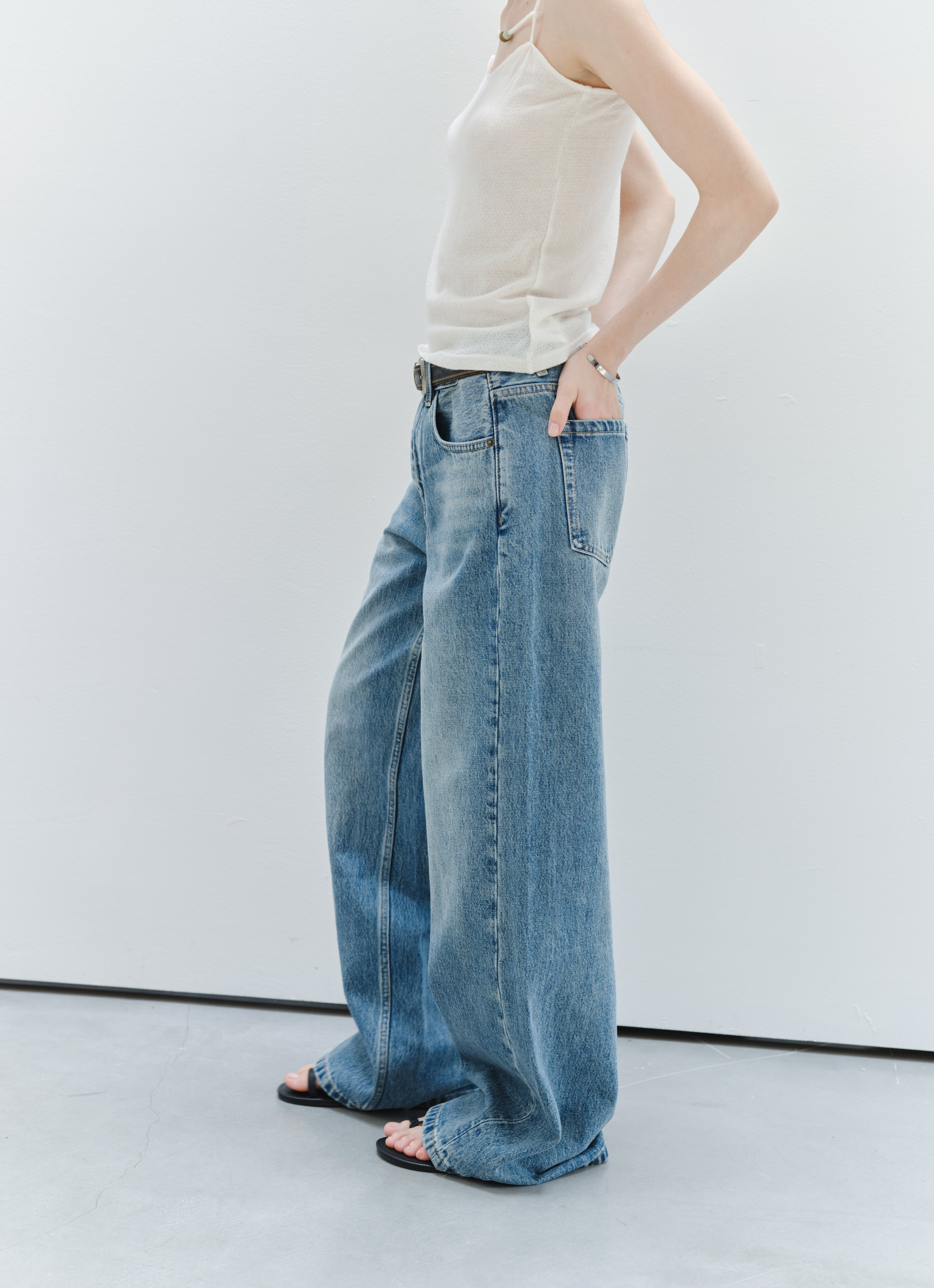 WASHED BLUE BASIC JEANS