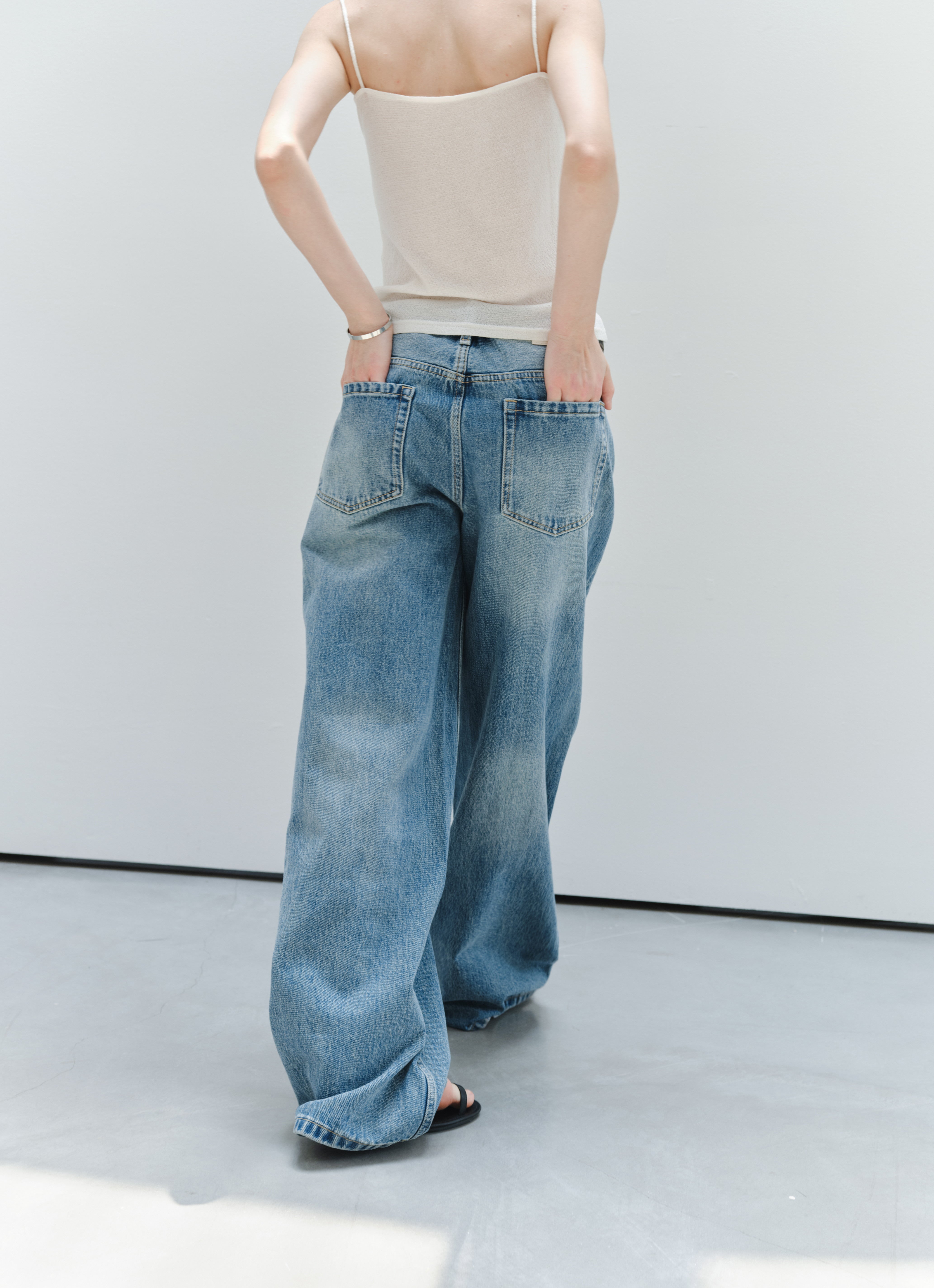 WASHED BLUE BASIC JEANS