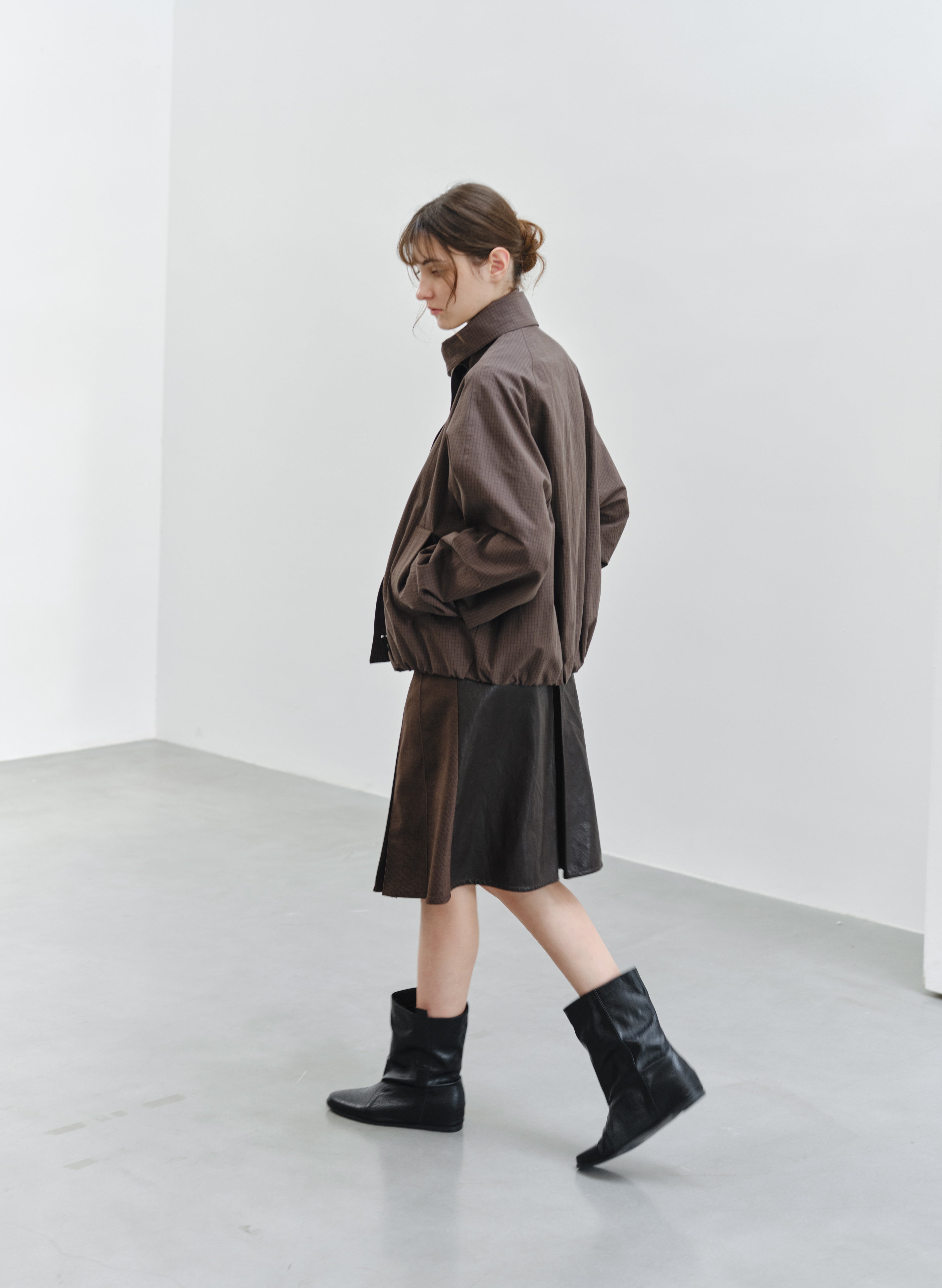BACK LEATHER PLEATED SKIRT