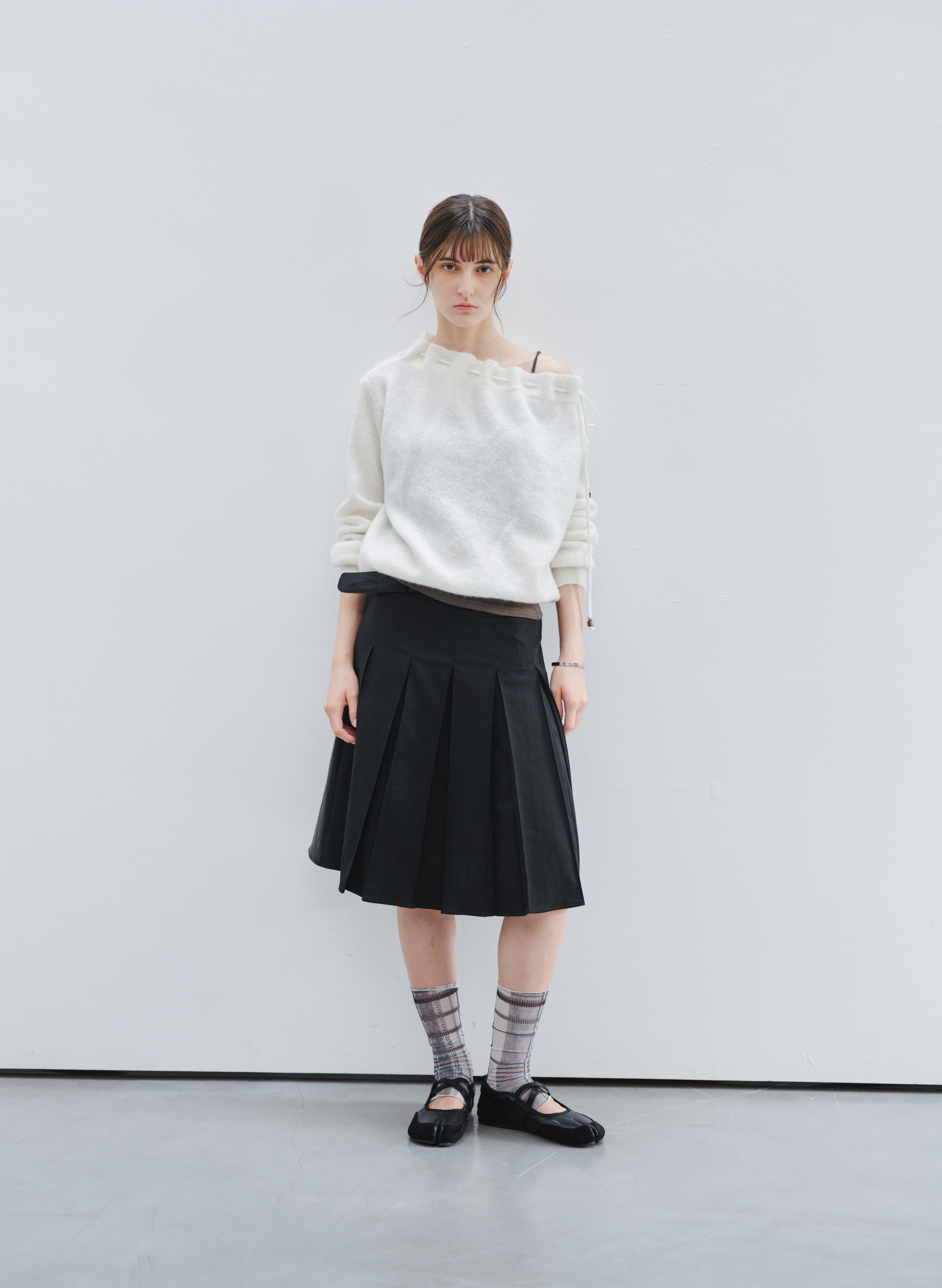 BACK LEATHER PLEATED SKIRT