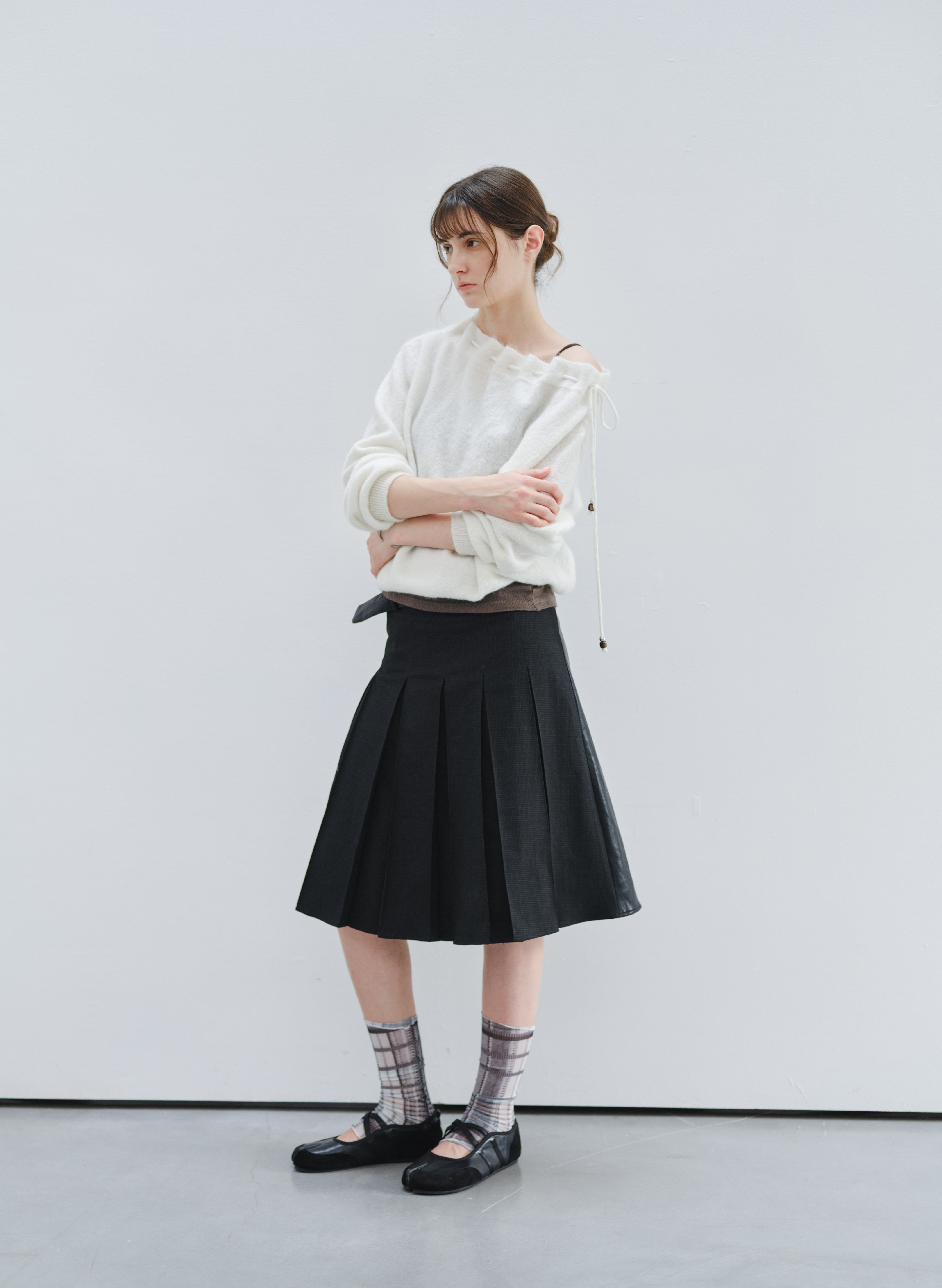 BACK LEATHER PLEATED SKIRT