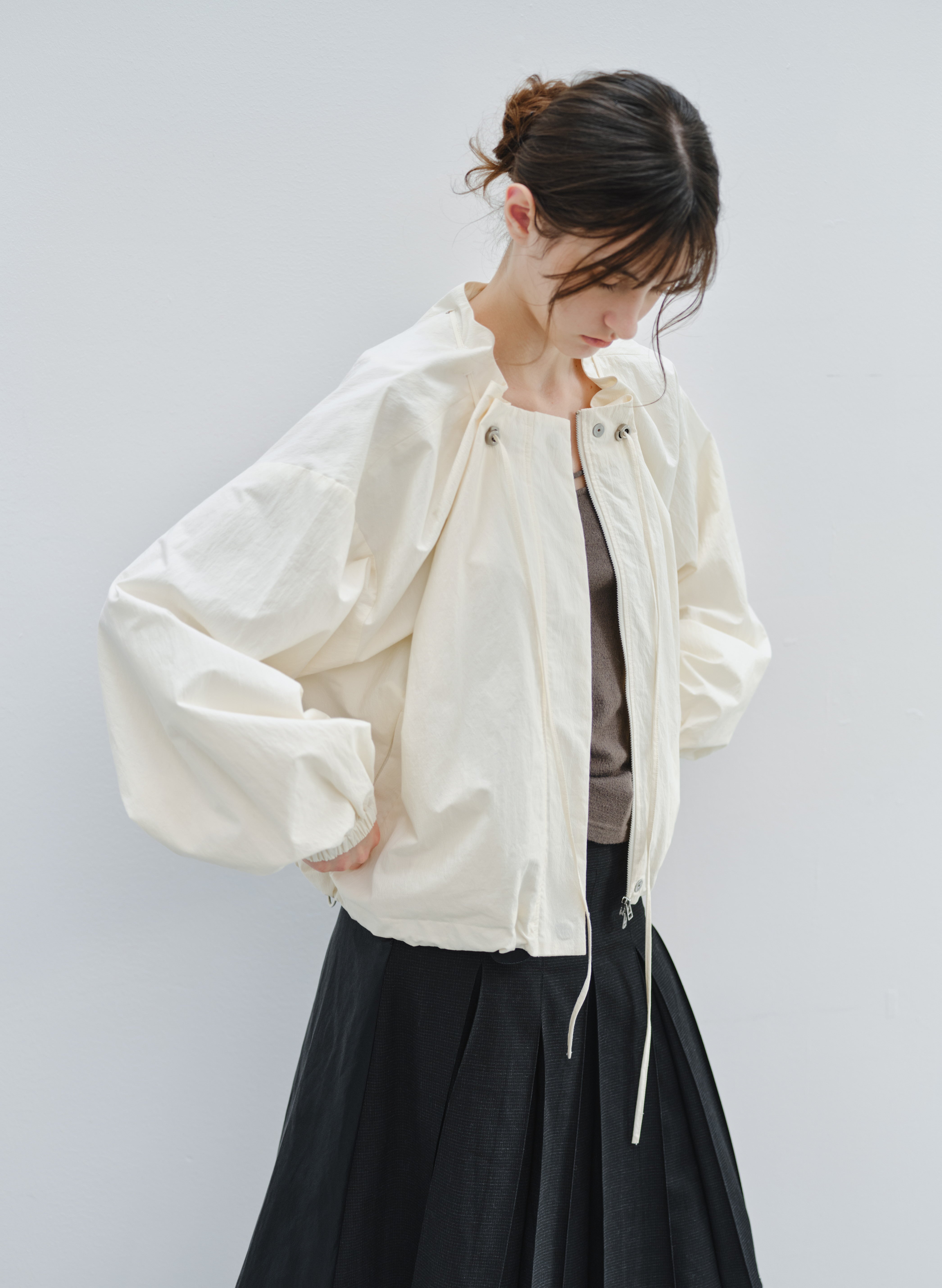 GATHER NECK SHORT BLOUSON