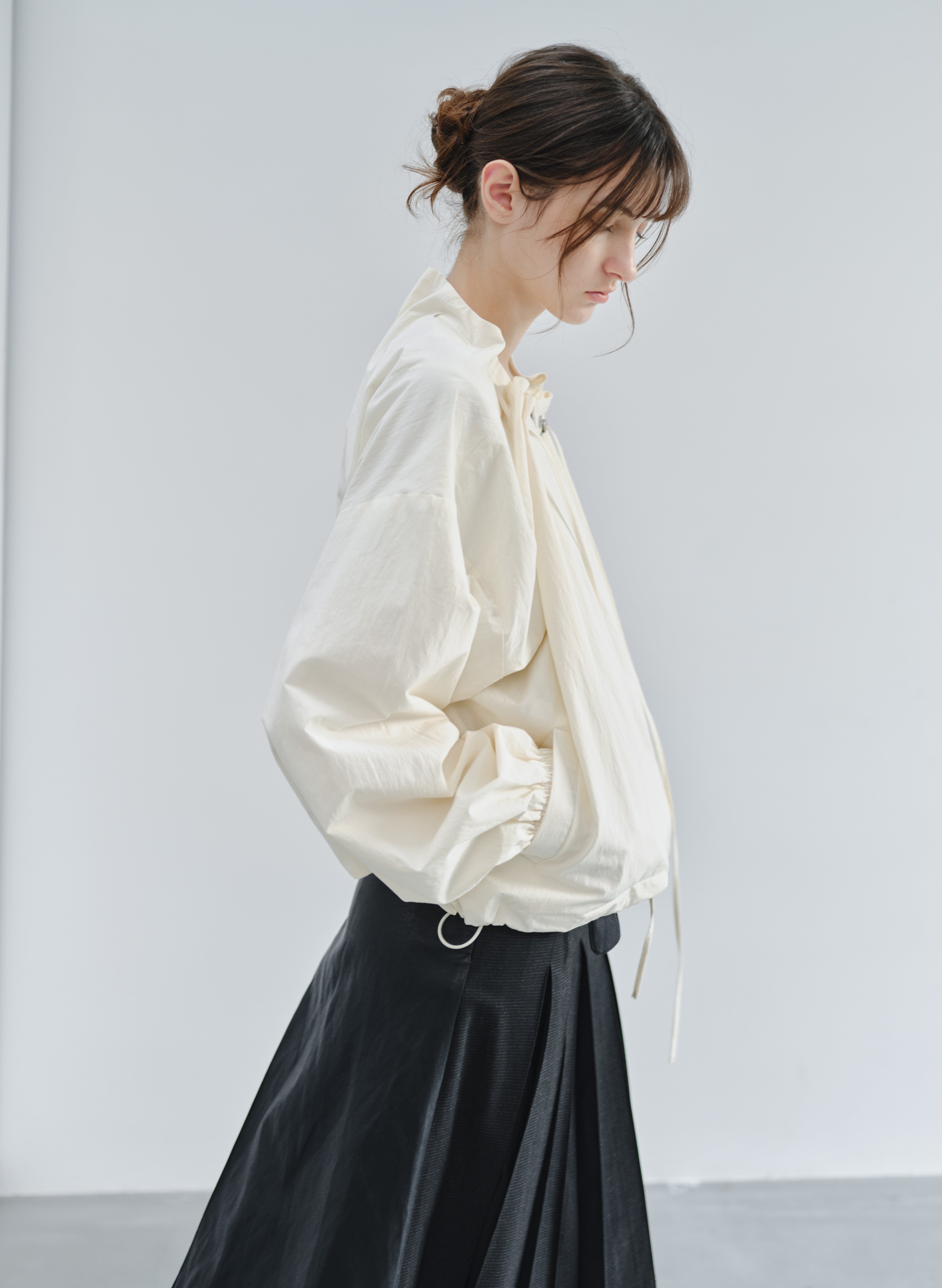 GATHER NECK SHORT BLOUSON