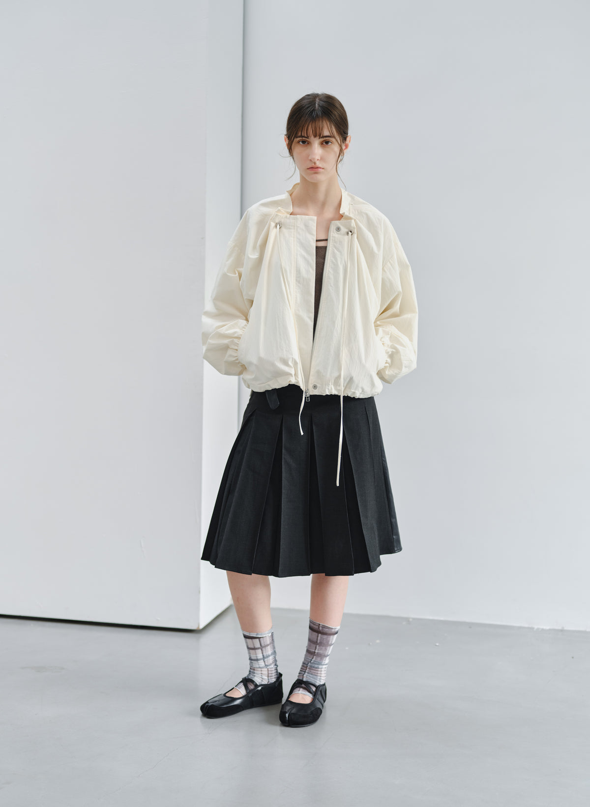 BACK LEATHER PLEATED SKIRT
