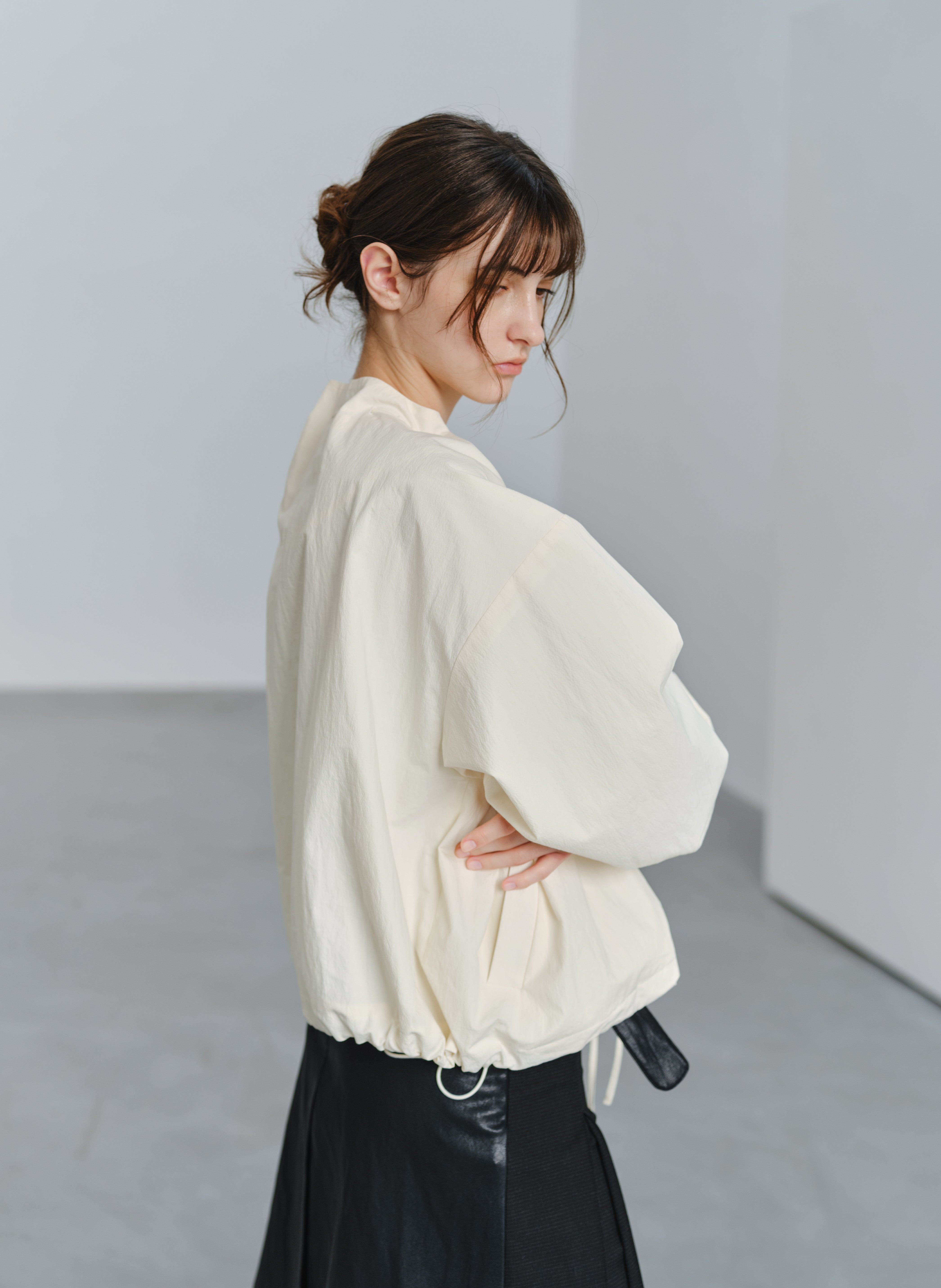 GATHER NECK SHORT BLOUSON