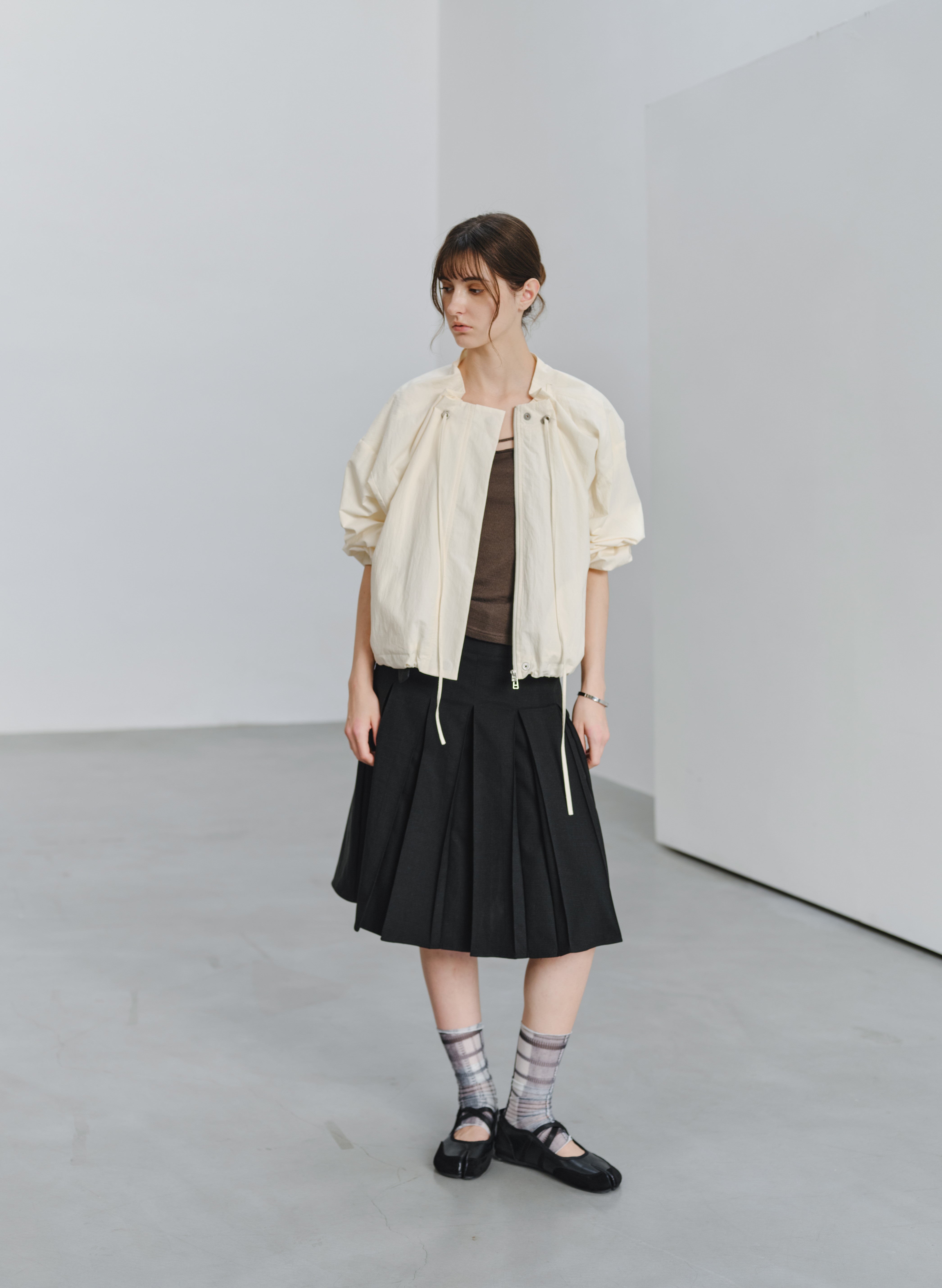 BACK LEATHER PLEATED SKIRT