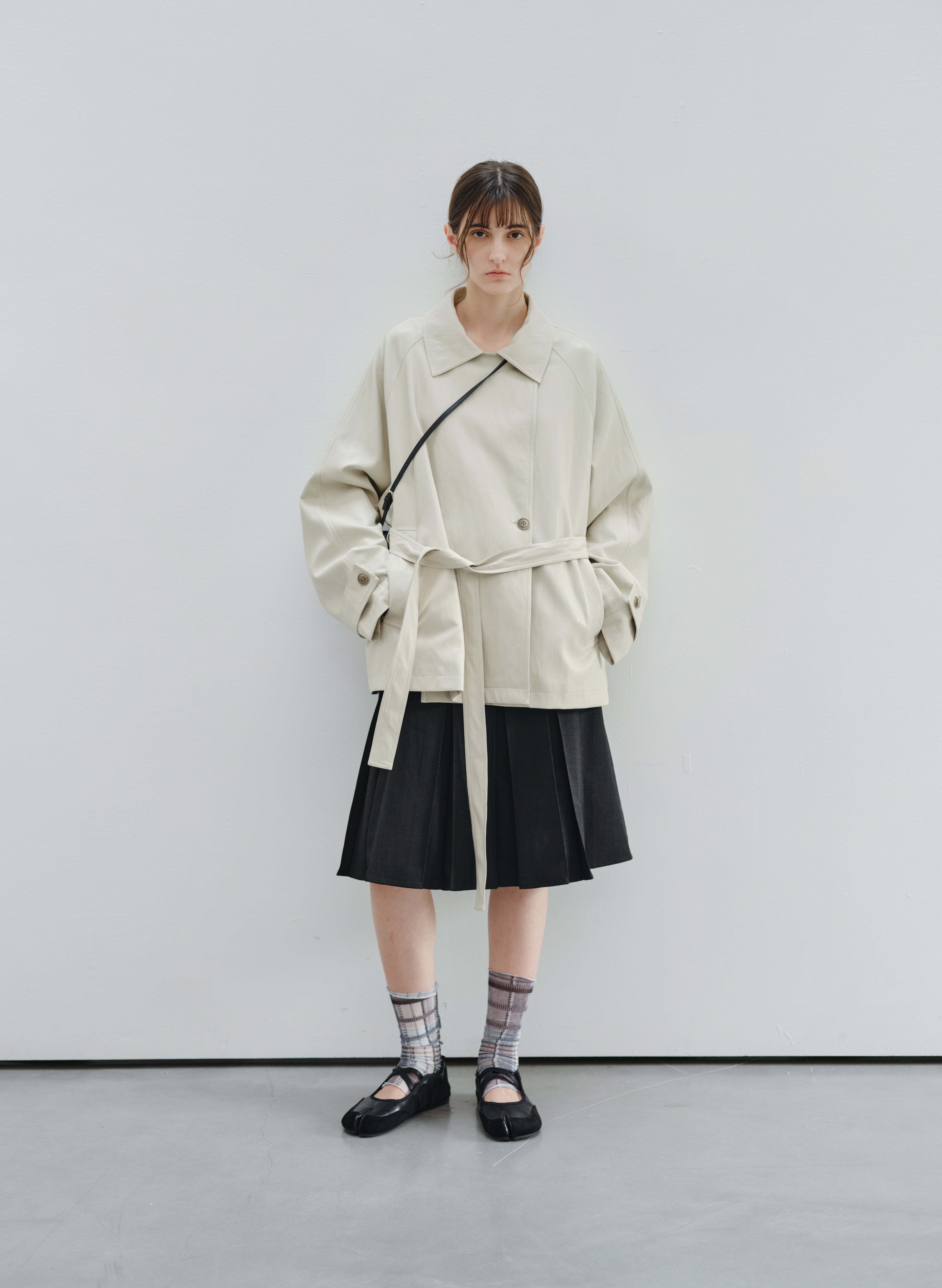 BACK LEATHER PLEATED SKIRT