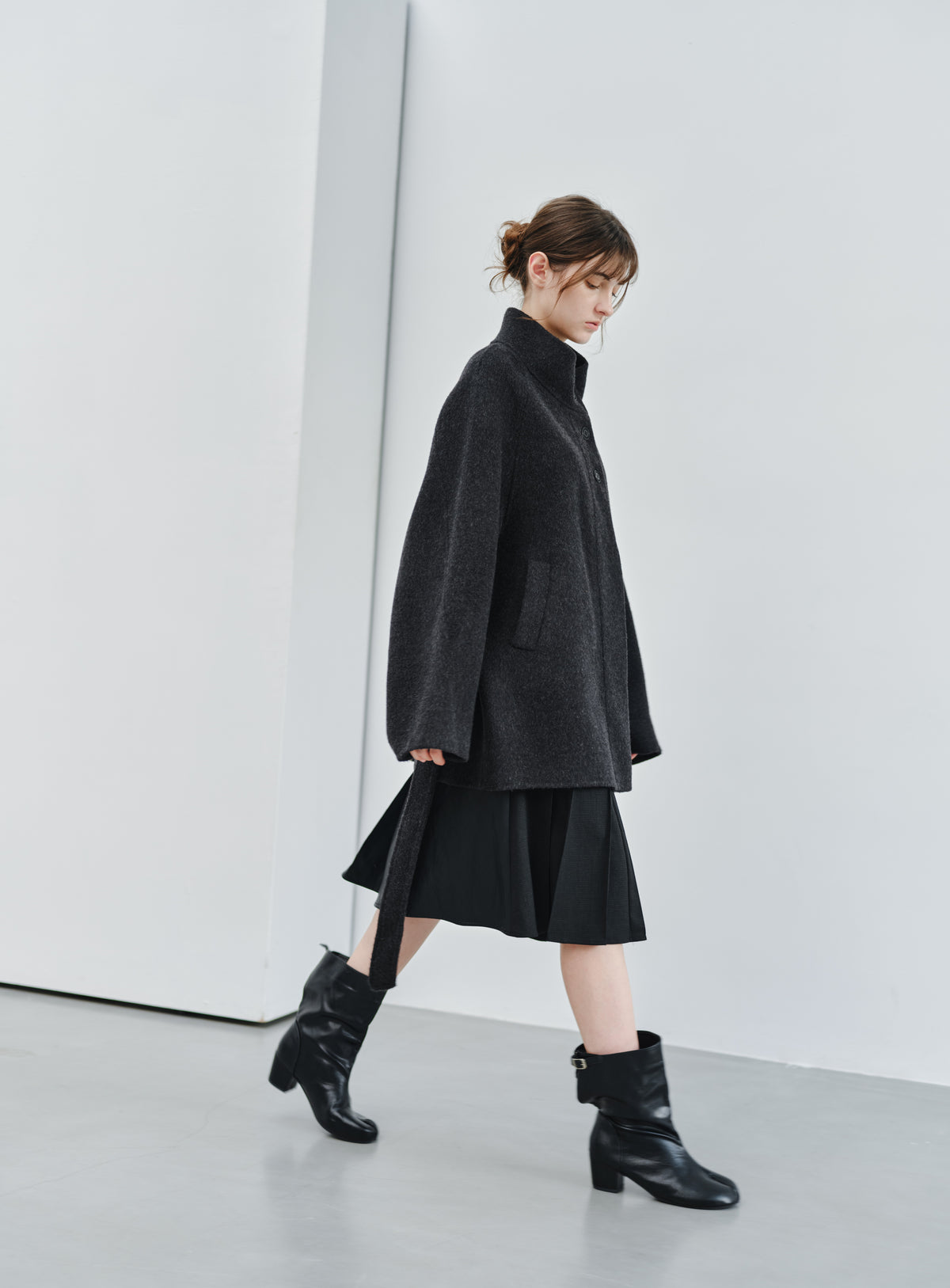 BACK LEATHER PLEATED SKIRT