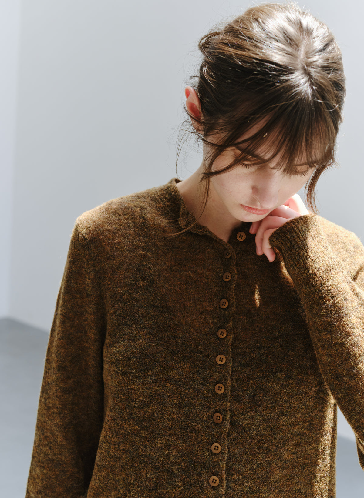 MULTI BUTTON COLOR SWEATER